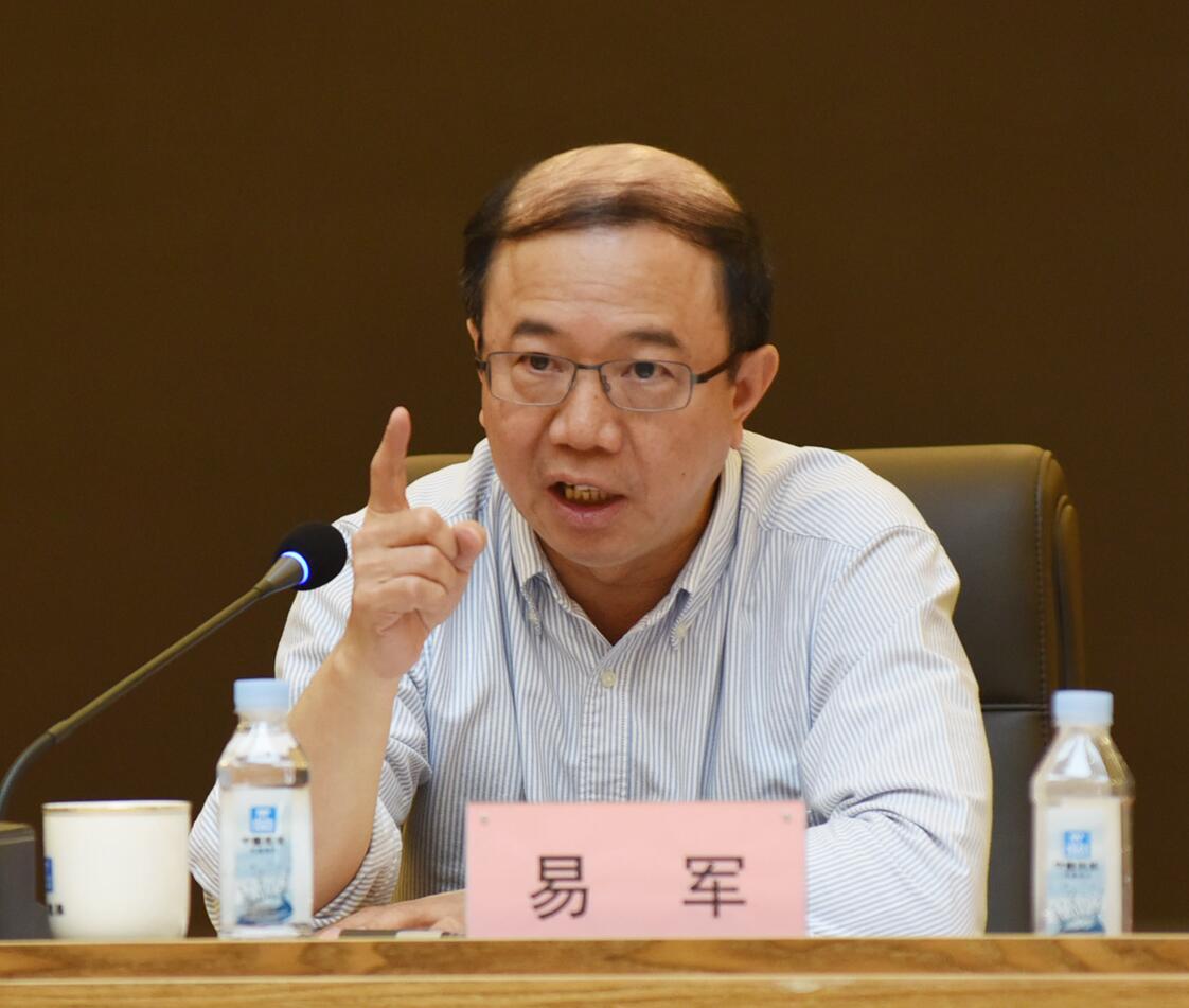 住建部副部长易军调研成都天府国际机场项目