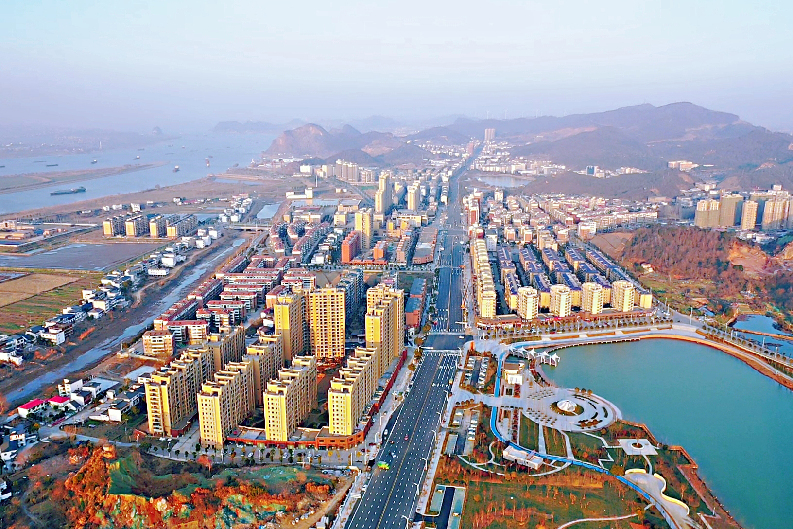 西南公司江西彭泽长江大保护龙城大道全线通车.jpg 西南公司江西彭泽长江大保护龙城大道全线通车.jpg