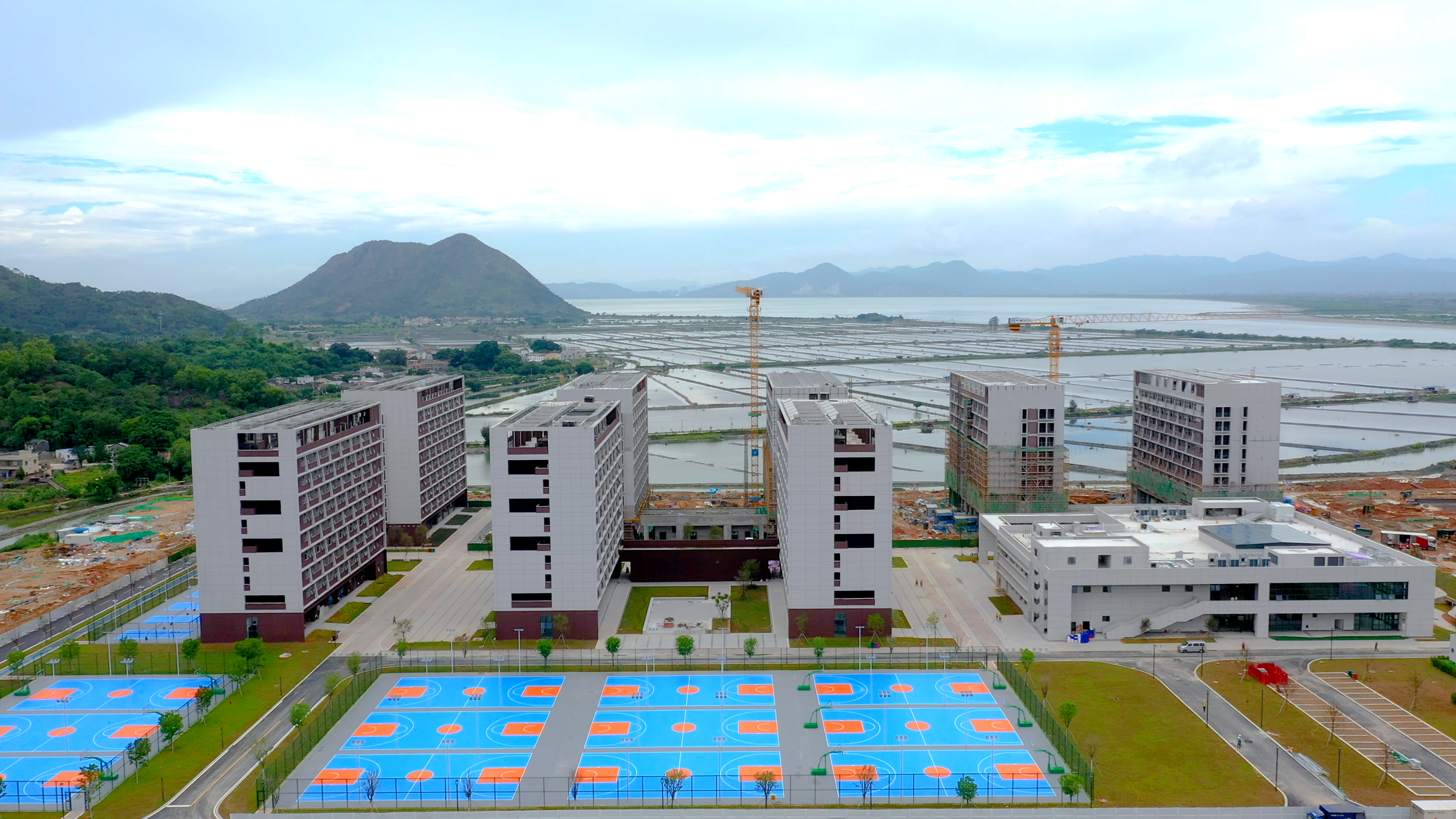 全国首座"水上大学"——华南师范大学汕尾校区一期项目启动区正式交付