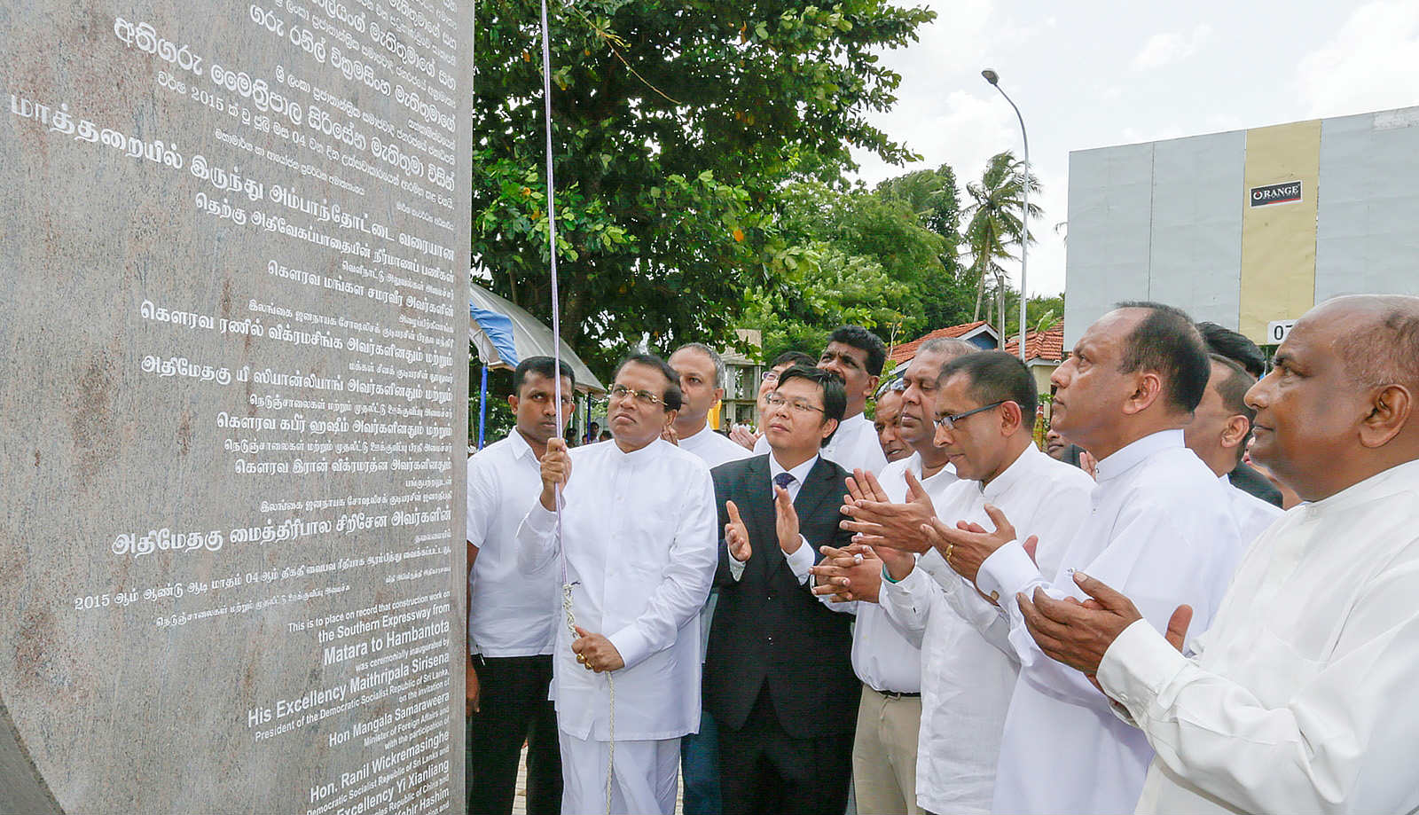 201507 斯里兰卡现任总统Maitrihipala Sirisena出席南部高速公路延长线项目启动仪式._meitu_7.jpg