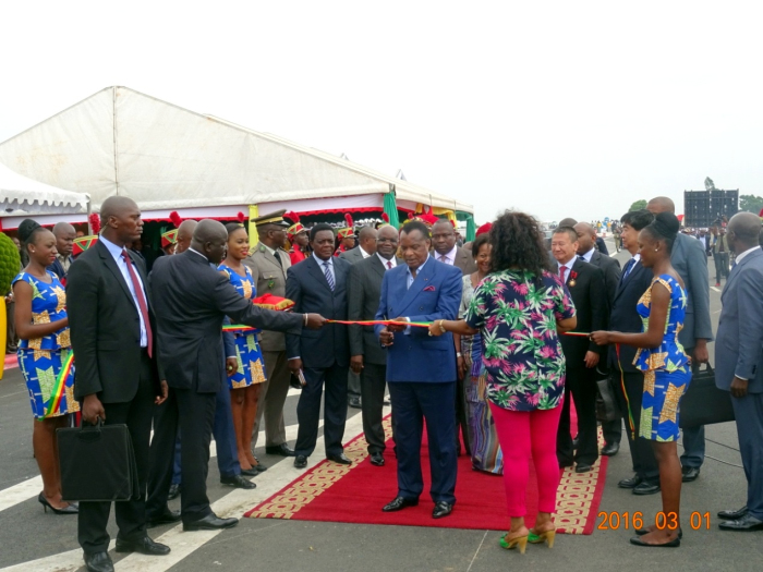9 刚果布总统萨苏出席刚果（布）国家一号公路通车仪式并剪彩.jpg