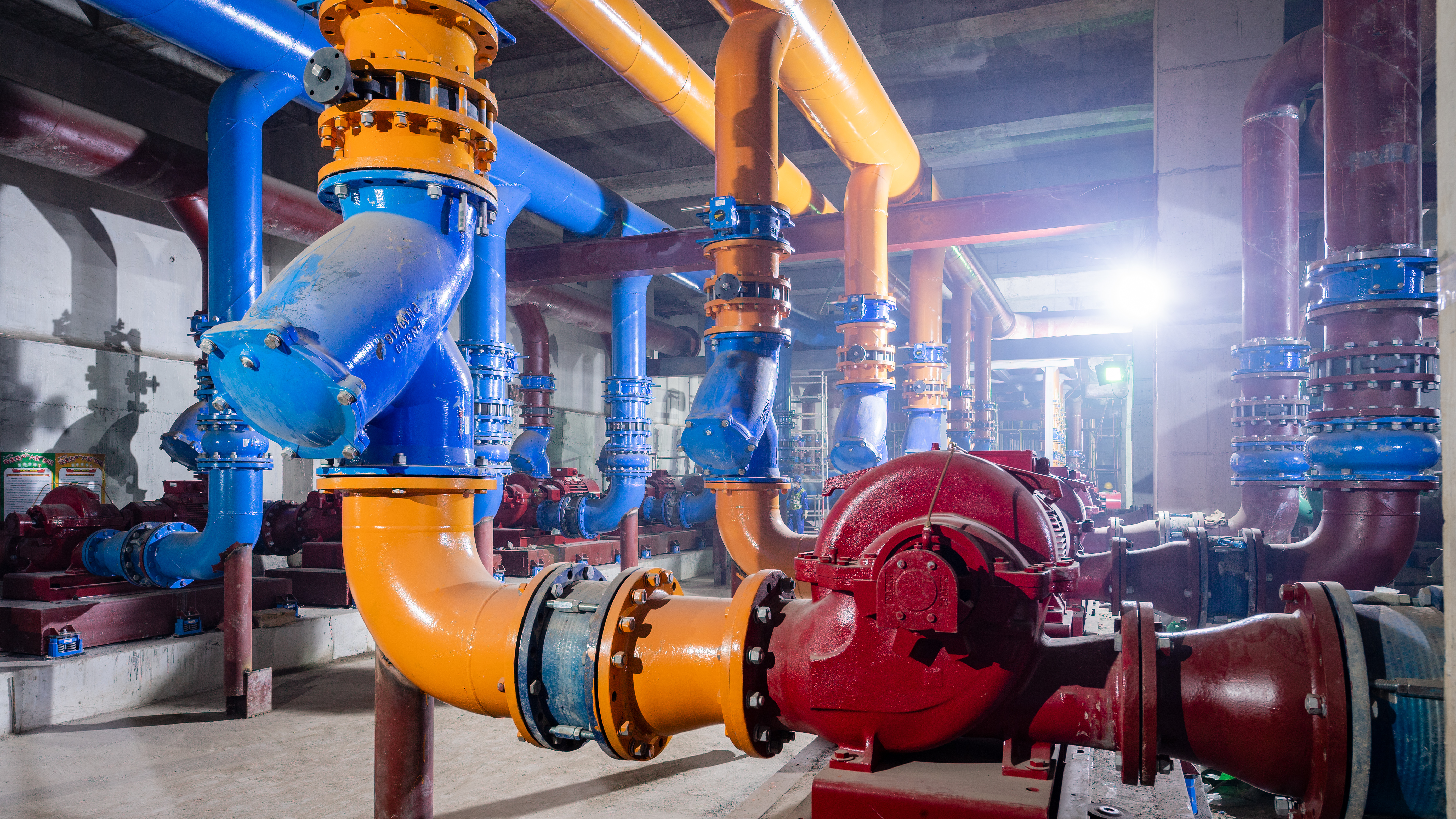 中建安装     模块装配式施工15天打造深圳国际会展项目冷冻站房 (1).jpg