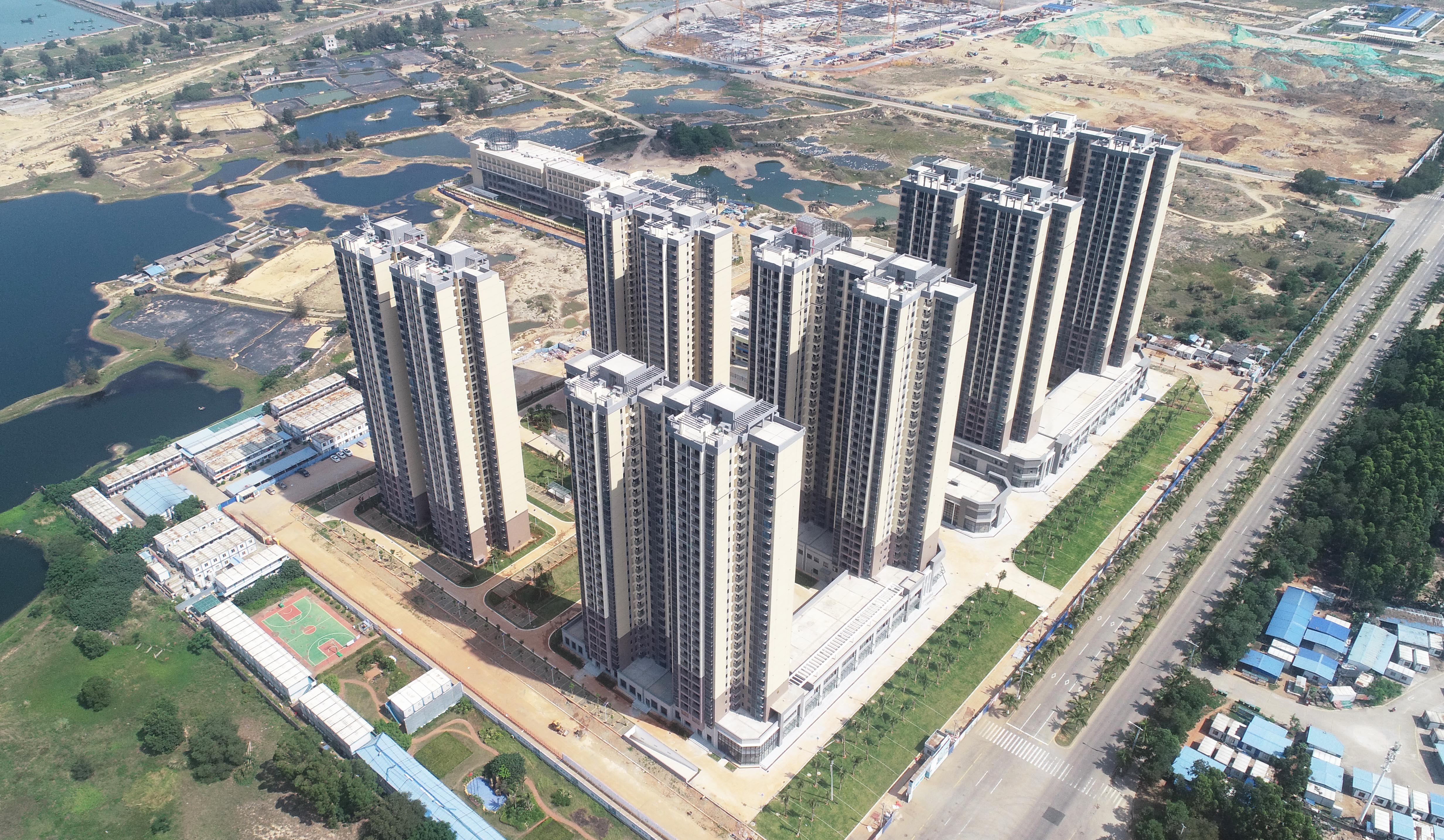2海口新海棚户区改造回迁商品房项目航拍图.jpg