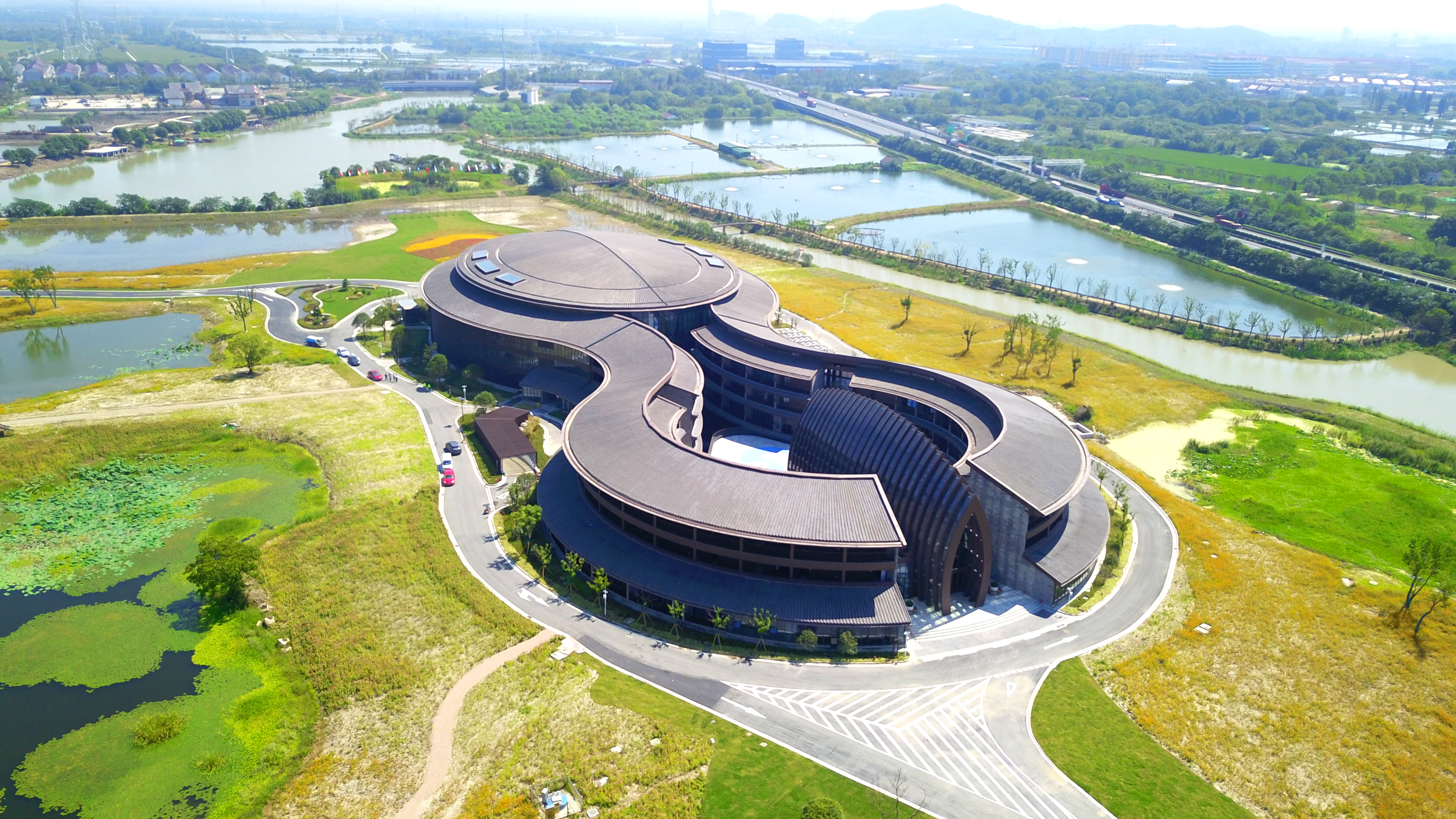 中建八局承建的浙江湖州世界乡村旅游大会永久会址正式开业