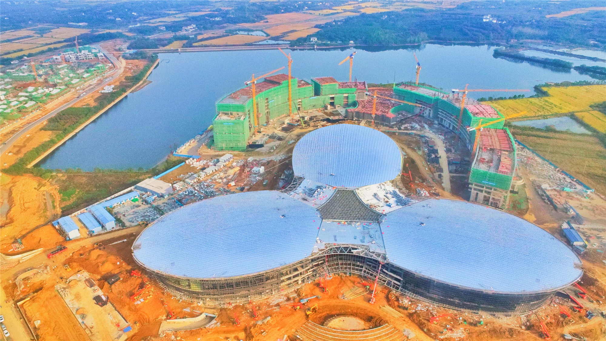 中建二局承建的江苏溧阳曹山未来城项目封顶