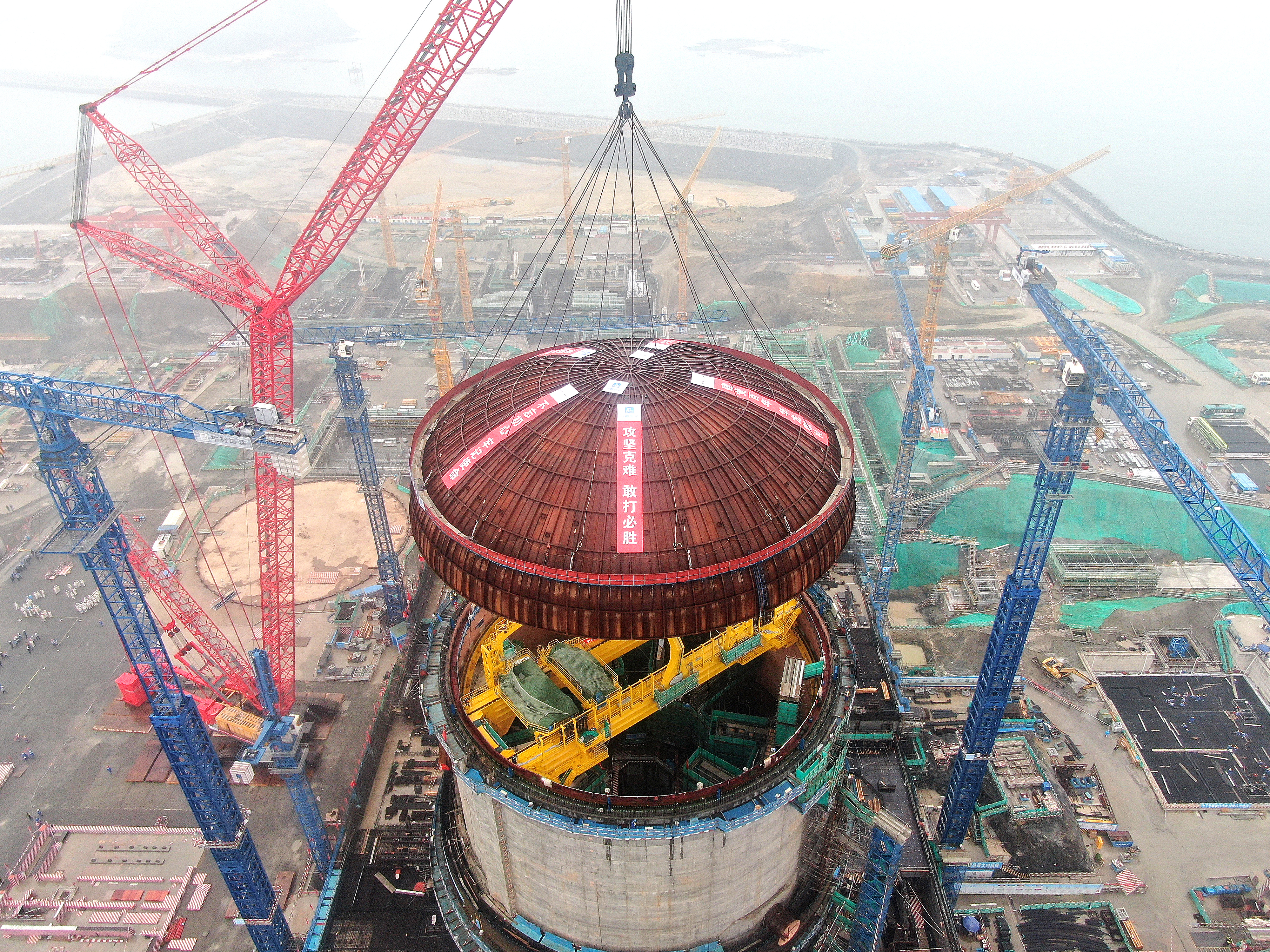 太平岭核电项目吊装完成.jpg