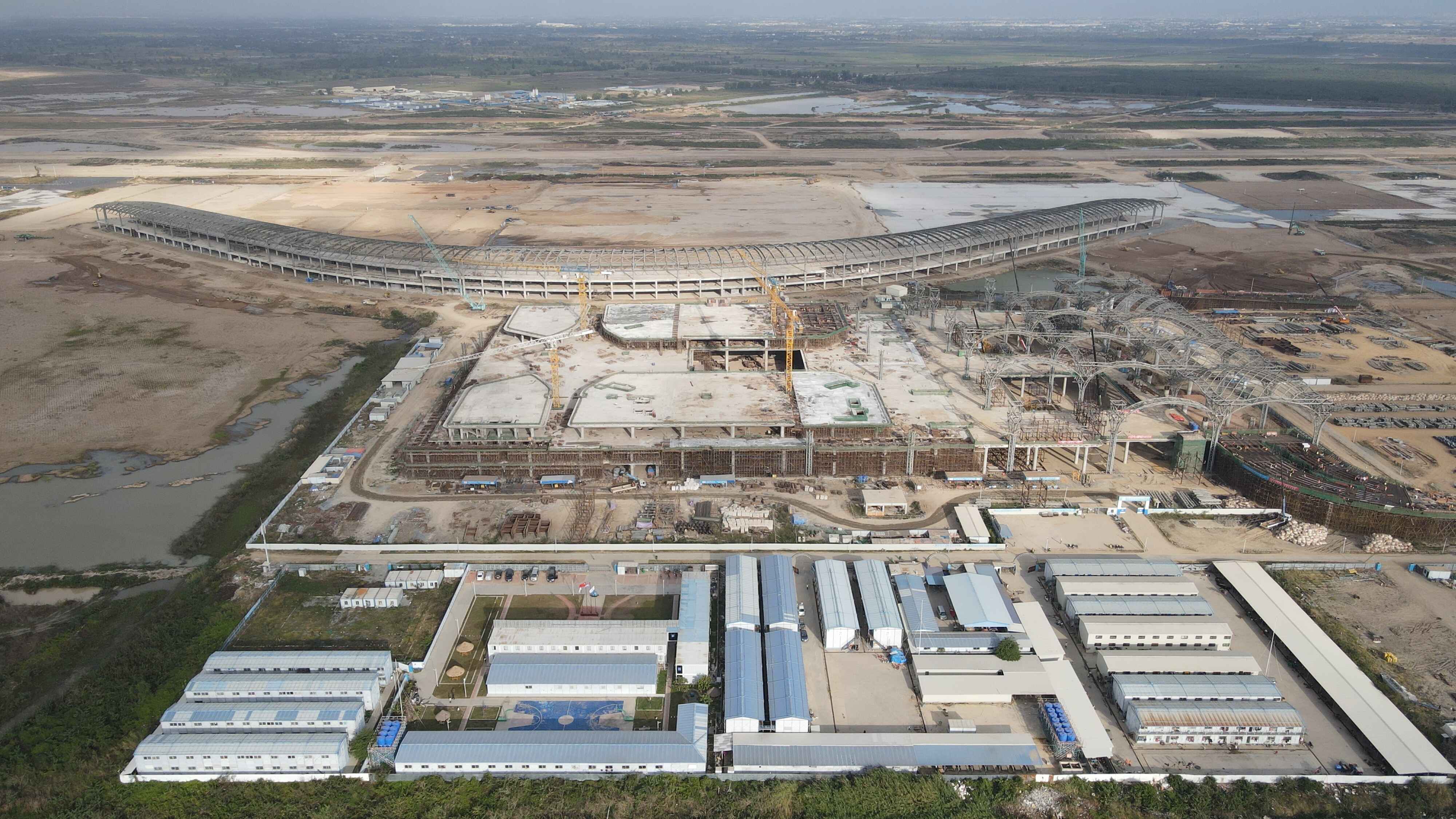 新金边国际机场航站楼封顶2.jpg