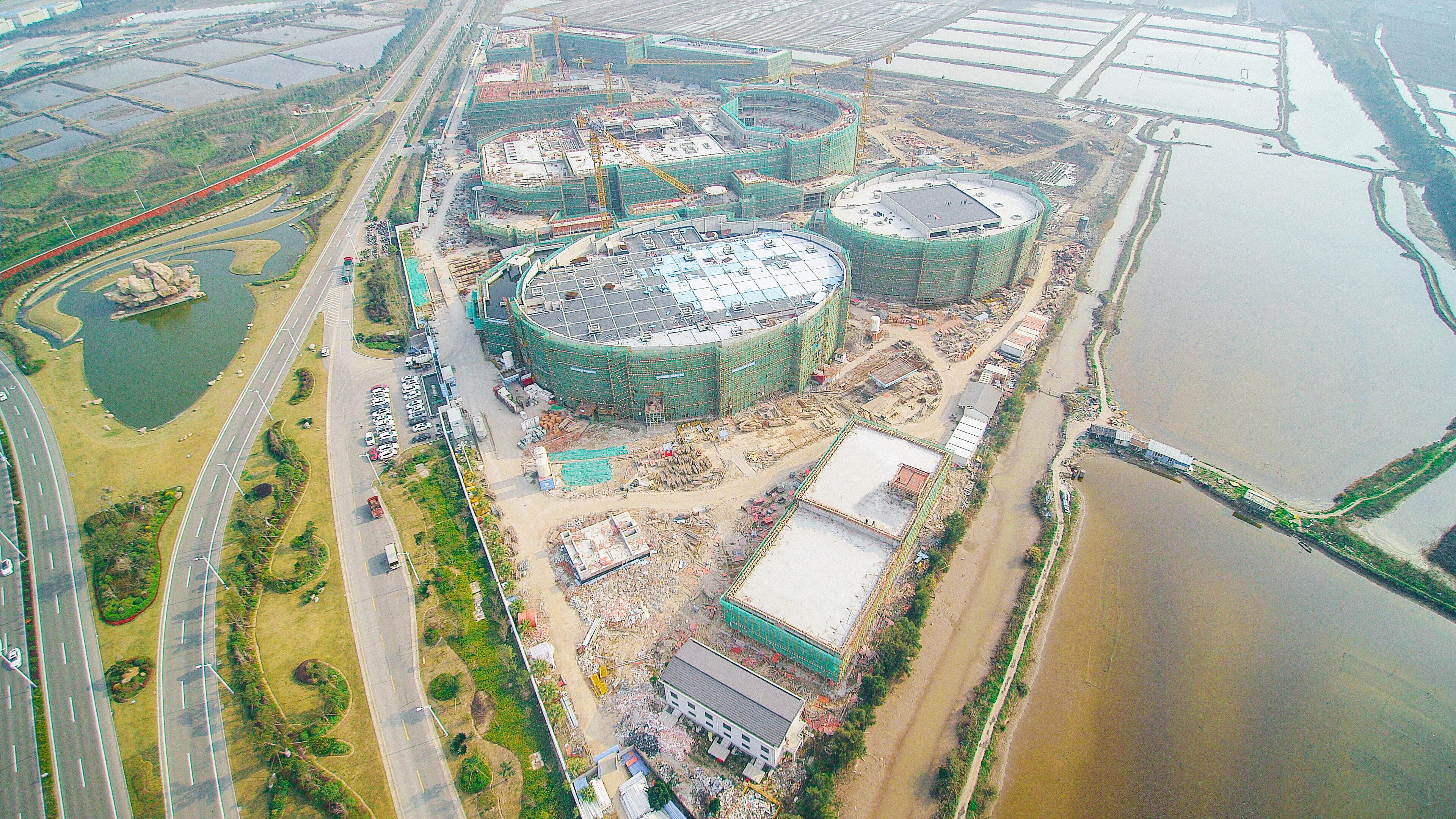 中建三局承建的浙江舟山长乔海洋世界科技馆项目主体结构封顶