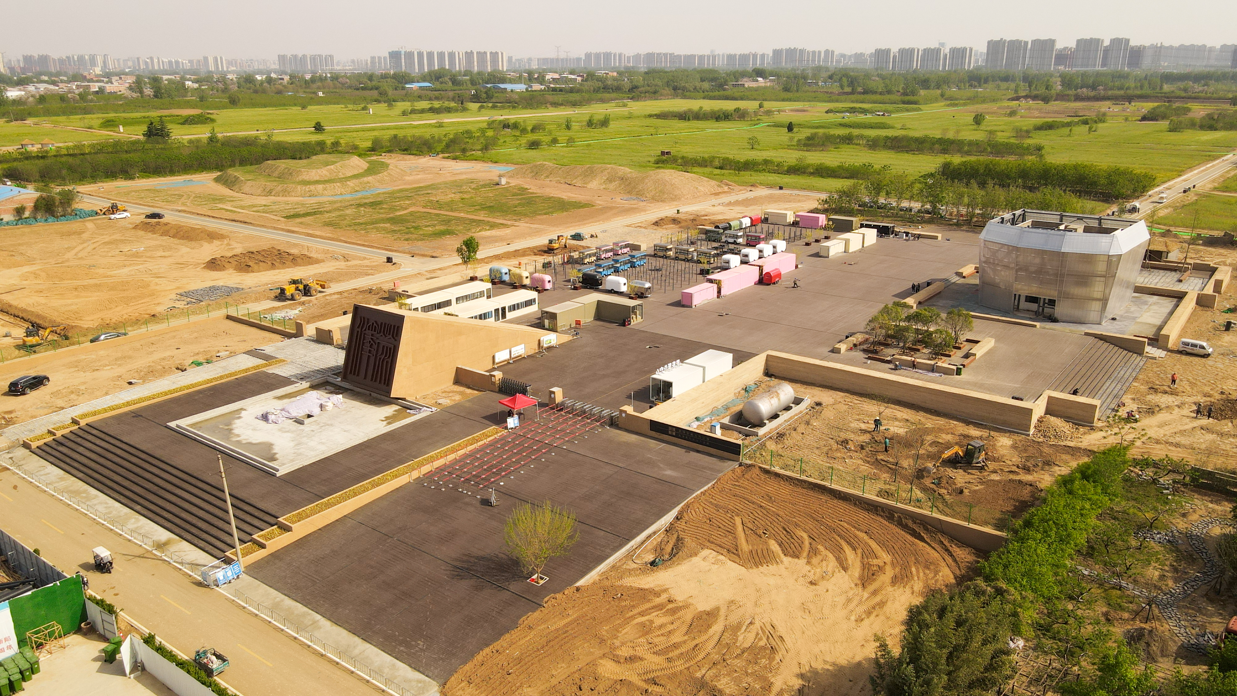 中建二局承建的郑州荥泽古城文化公园试营业