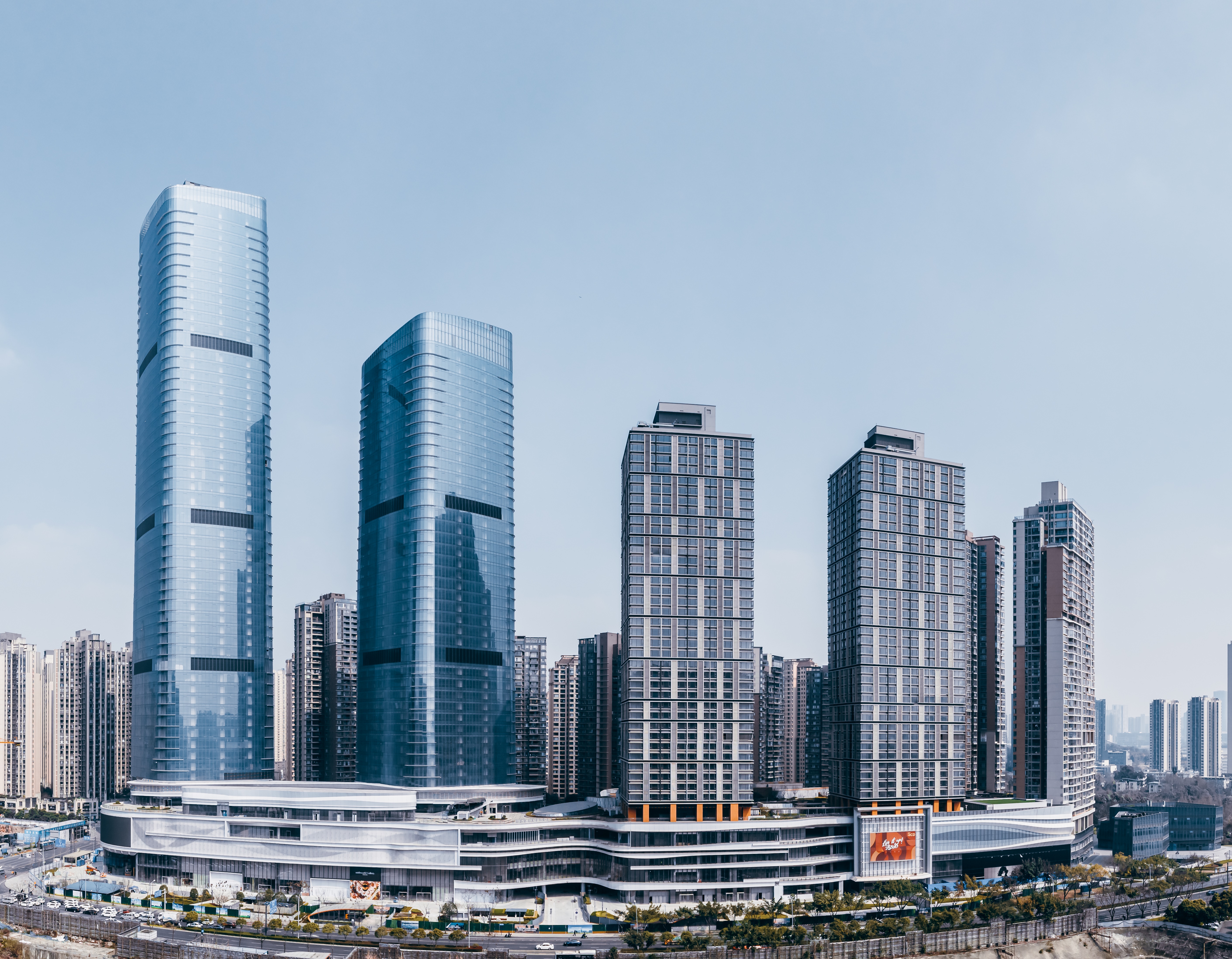 中建三局承建的成都环球贸易广场项目b01办公楼通过竣工验收