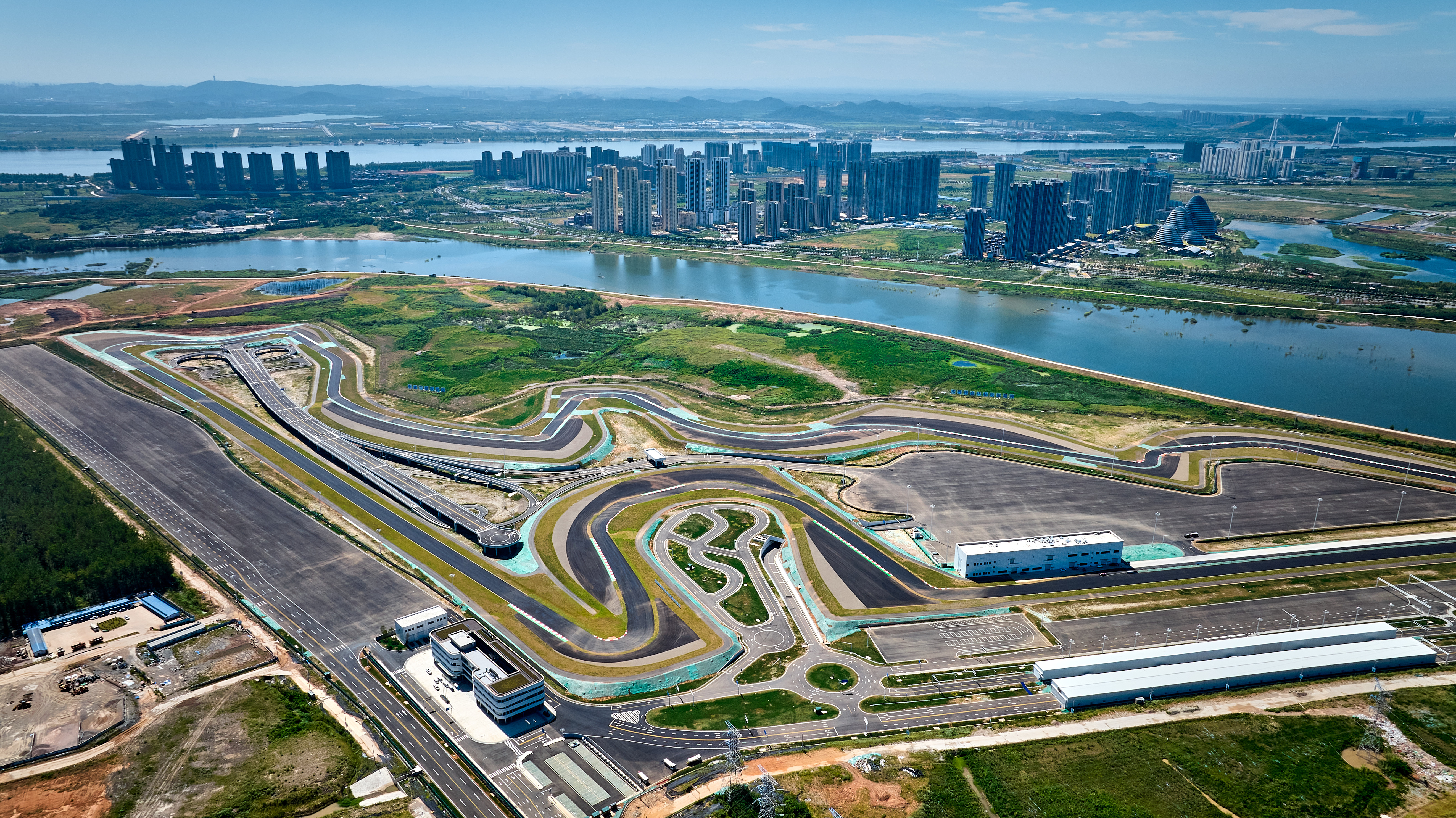 武汉智能网联汽车测试场项目航拍.jpg 武汉智能网联汽车测试场项目航拍.jpg