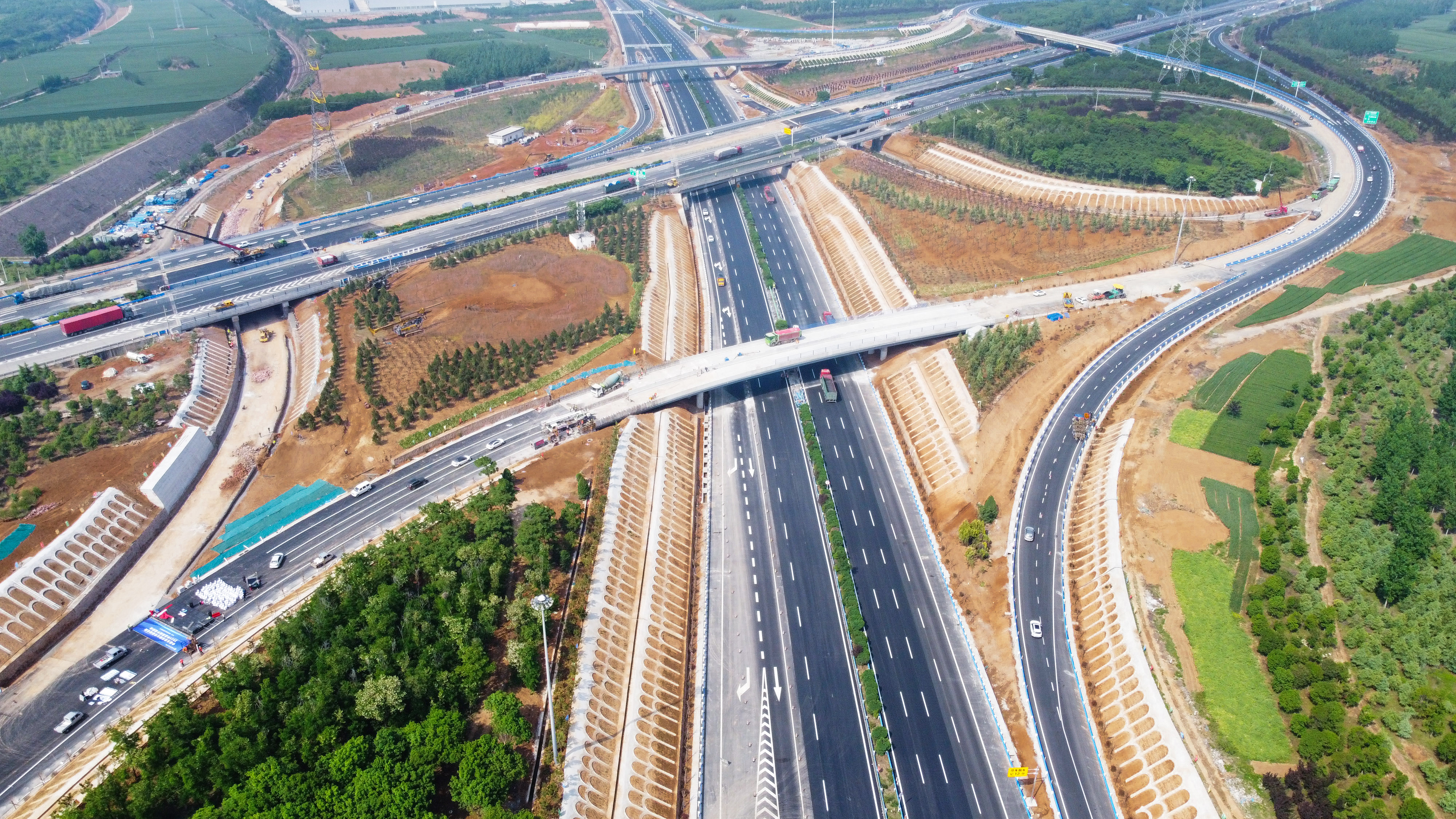 2023年4月26日，位于河南洛阳市孟津区的二广高速朱家仓改扩建工程施工现场。 (1).JPG