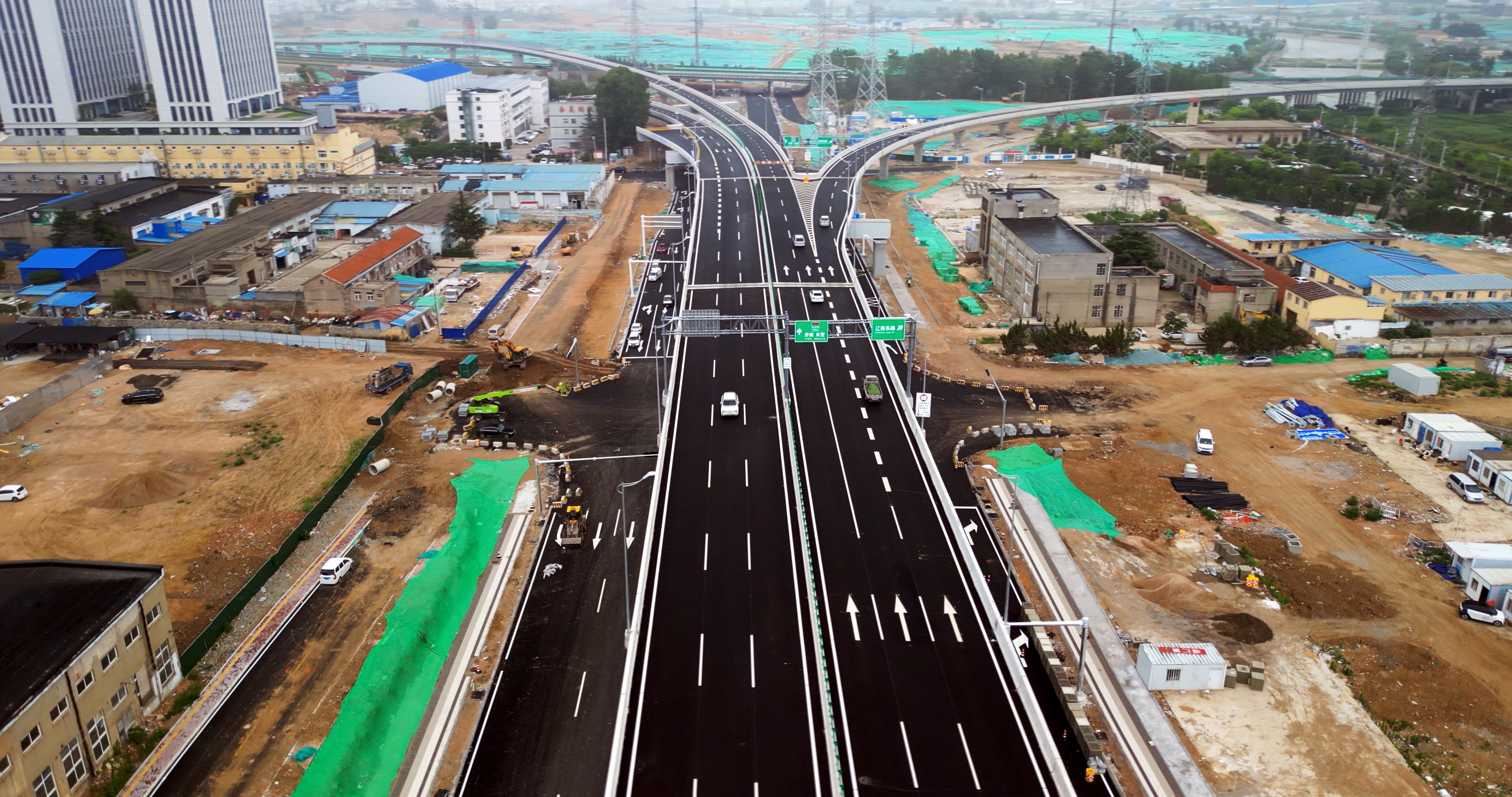 中建八局承建的山东青岛跨海大桥高架路二期二标段工程建成通车