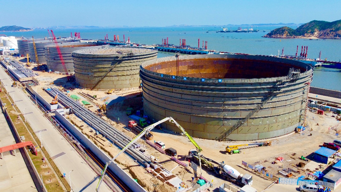 【中建安装投稿官网】中建安装承建的中化青兰山新建原油储罐项目储罐主体封顶.png