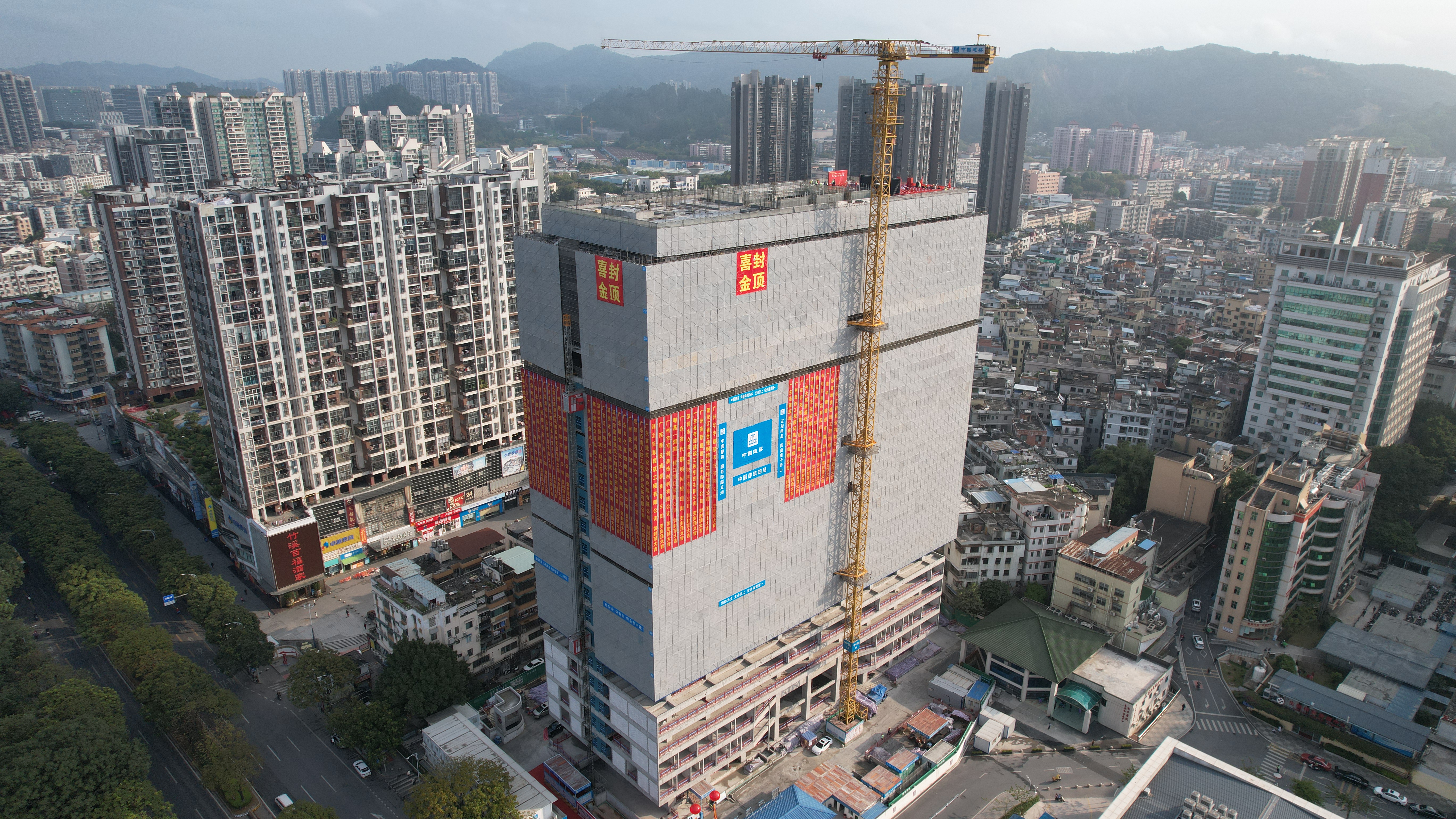 中建四局广州肾脏病广州肾脏病医学中心项目全面封顶 (1)肖劼摄.jpg