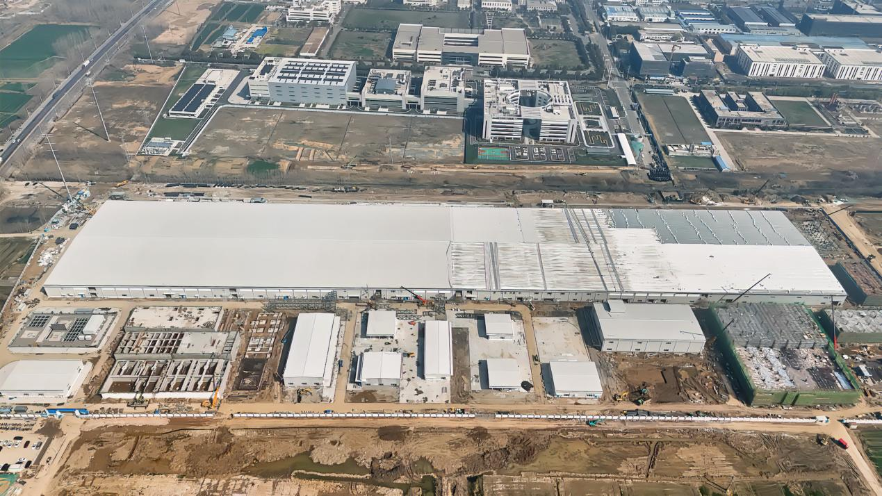 【中建安装投稿官网】中建安装承建的淮安市10吉瓦太阳能电池及2吉瓦太阳能组件生产EPC项目主体结构封顶.png