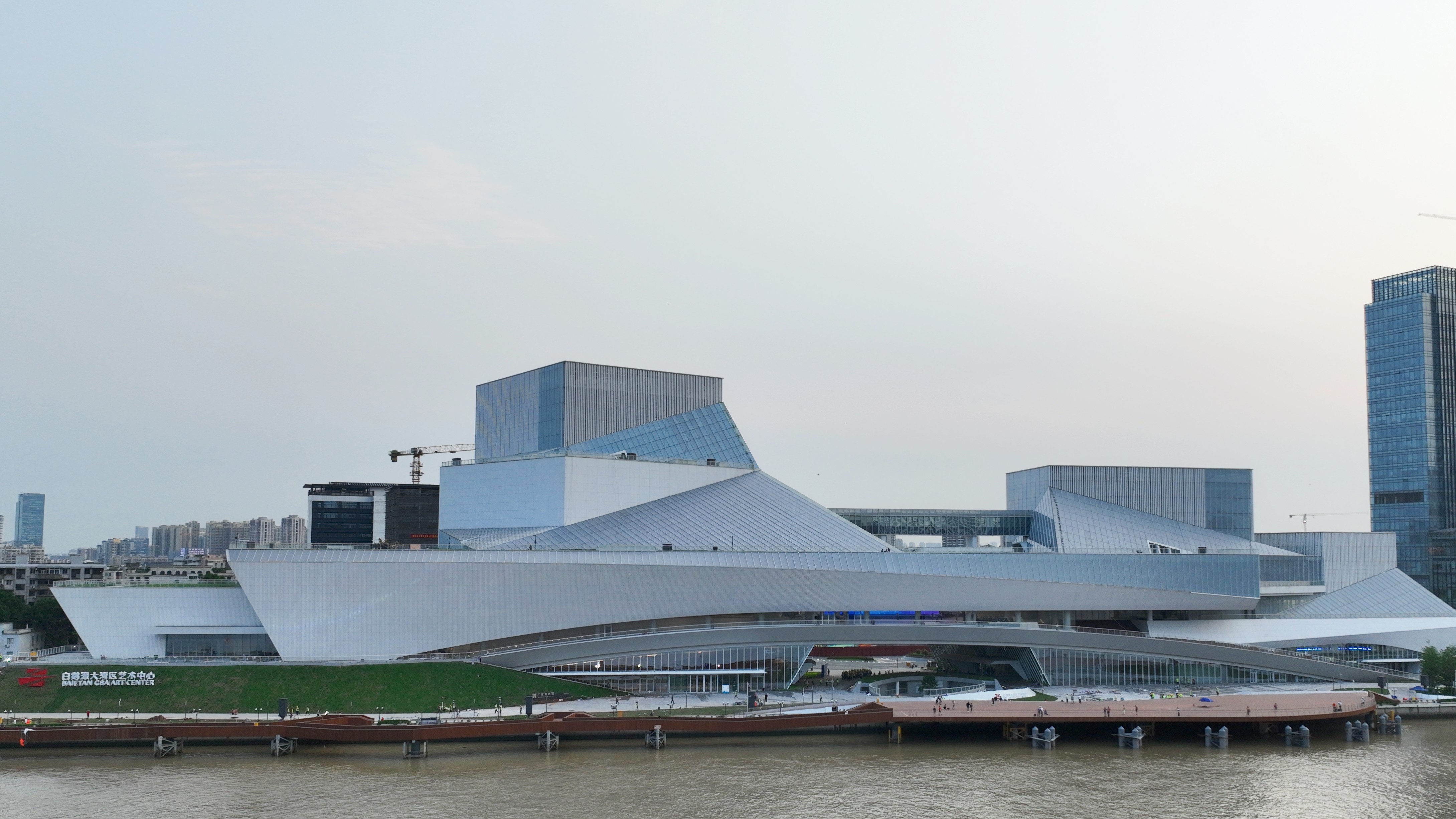 1.白鹅潭大湾区艺术中心.jpg