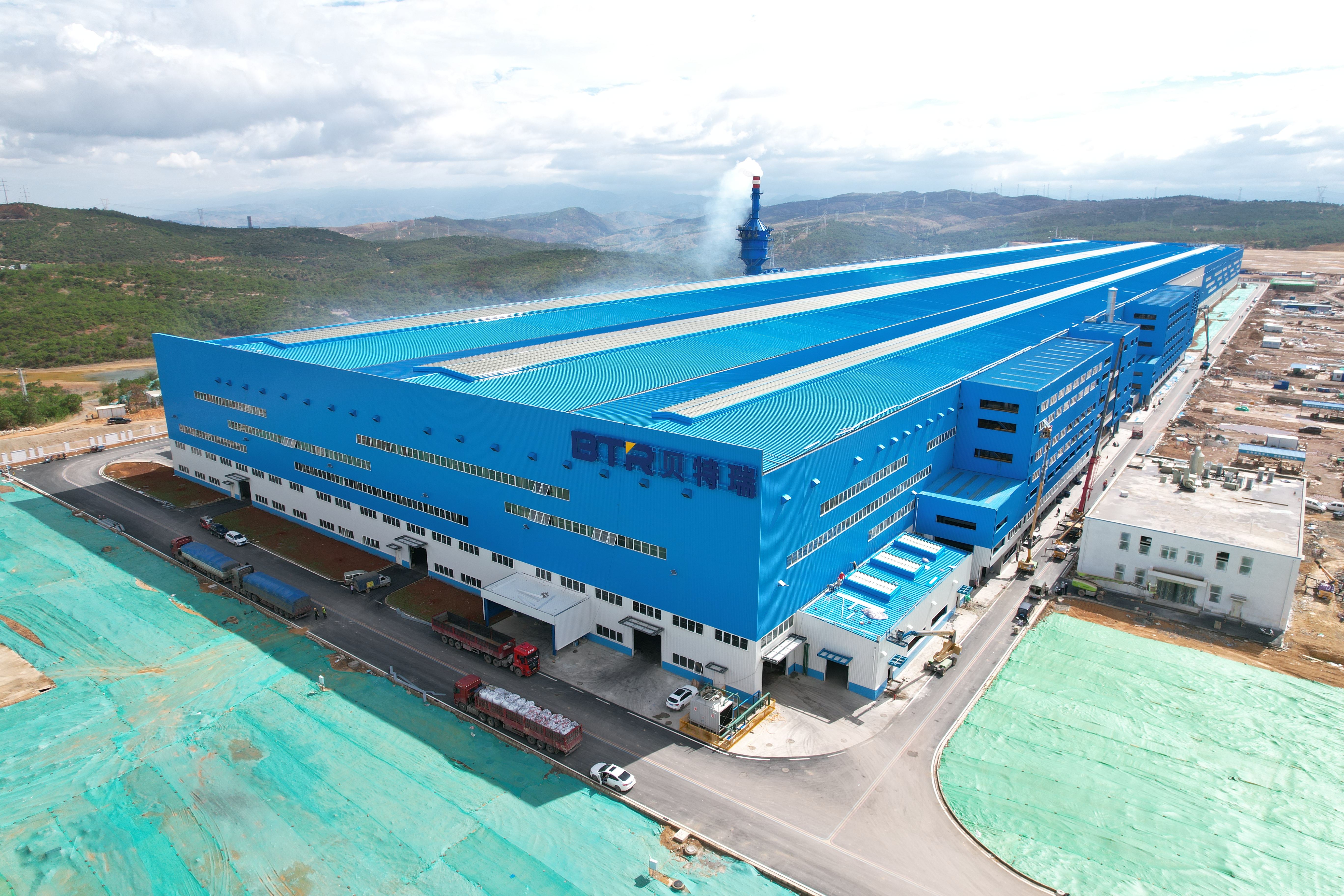 二、【云南贝特瑞年产20万吨负极材料一体化项目一期顺利投产】 (1).jpg