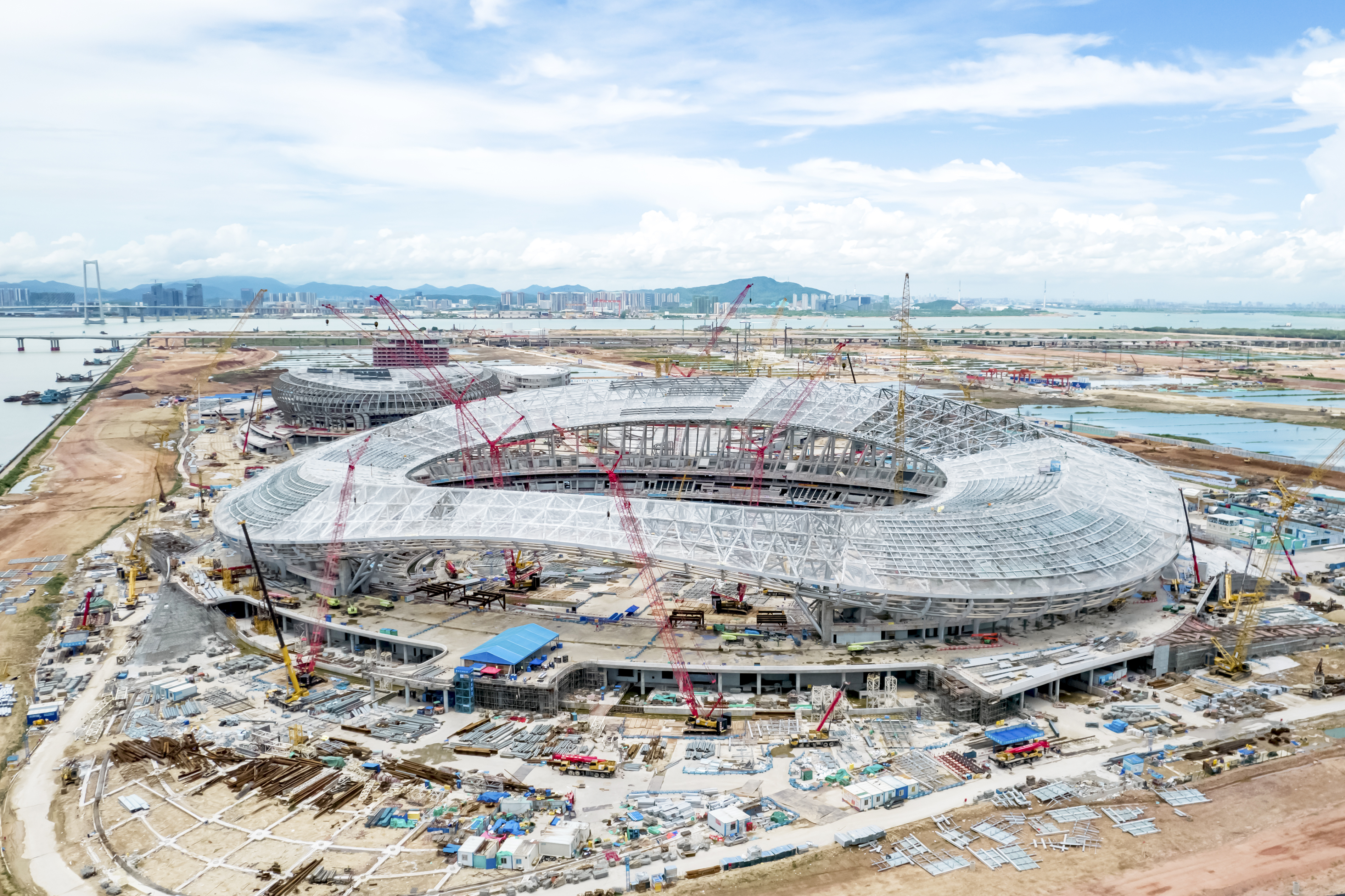 中建八局承建的南沙全民文化体育综合体综合体育场主体结构顺利完工.jpg