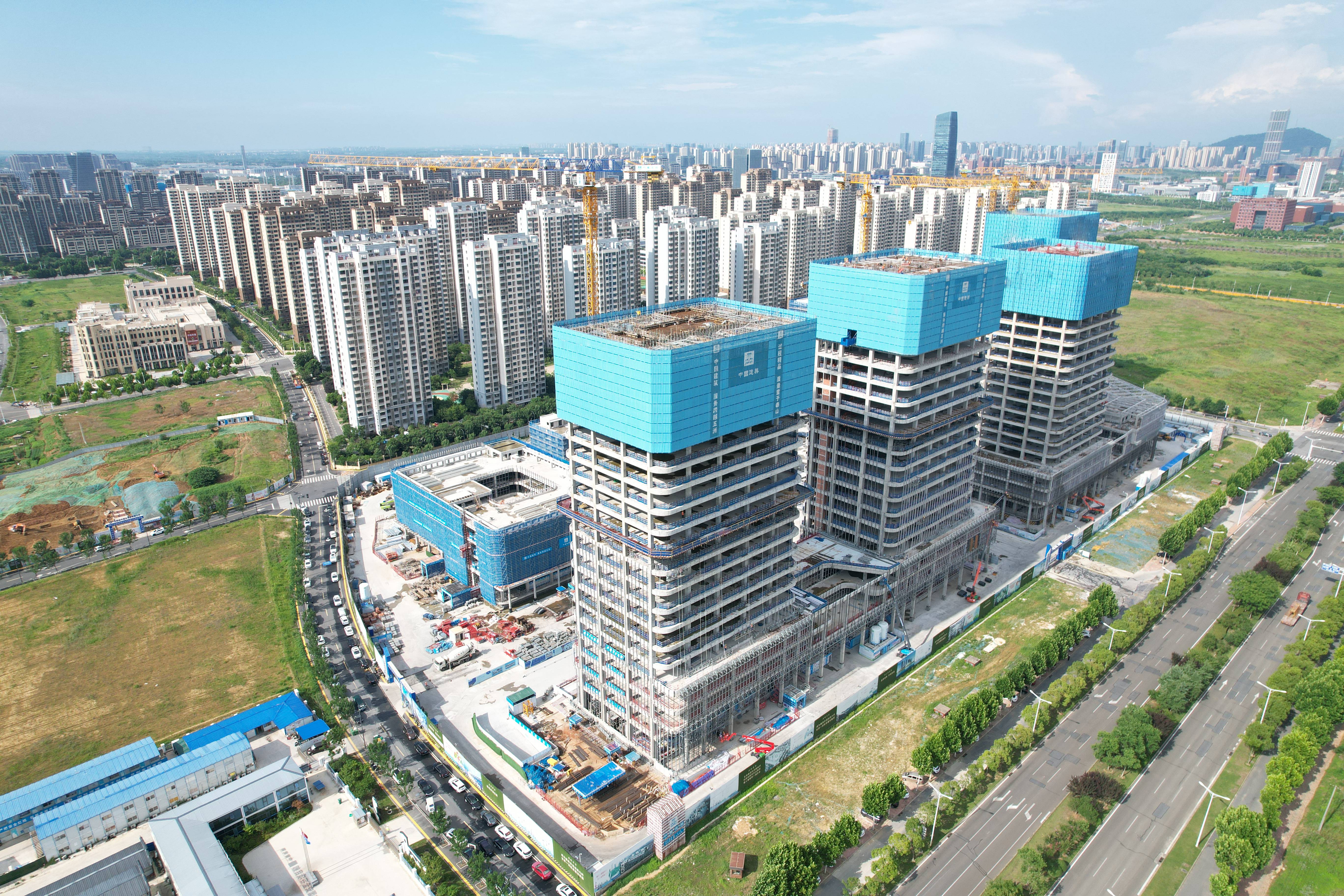 中建三局承建的合肥高新区安全谷项目主体结构全面封顶 (2) (1).jpg