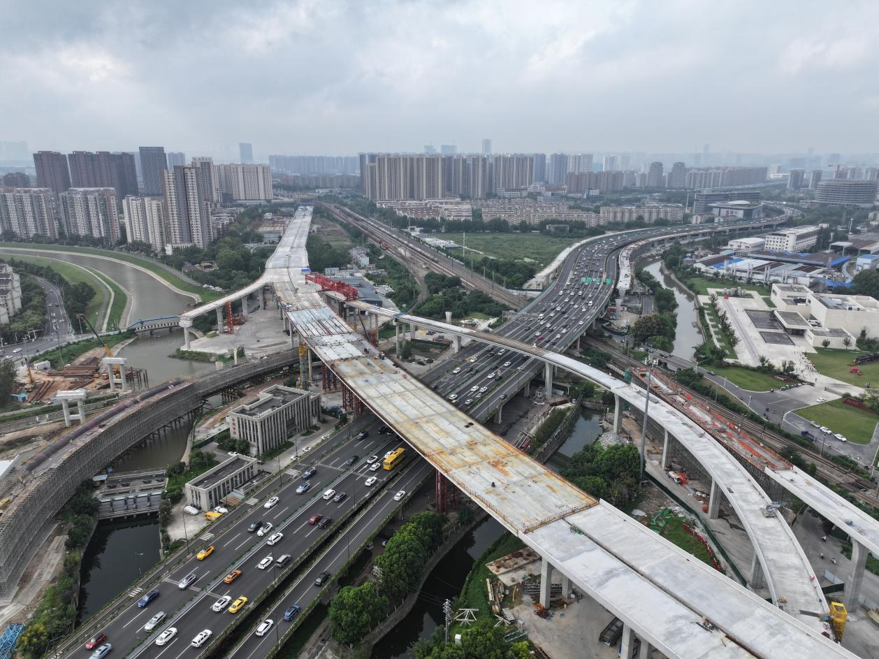 【中建安装投稿官网】中建安装参建的南京江北连接线B1标段主线桥顺利合龙.png