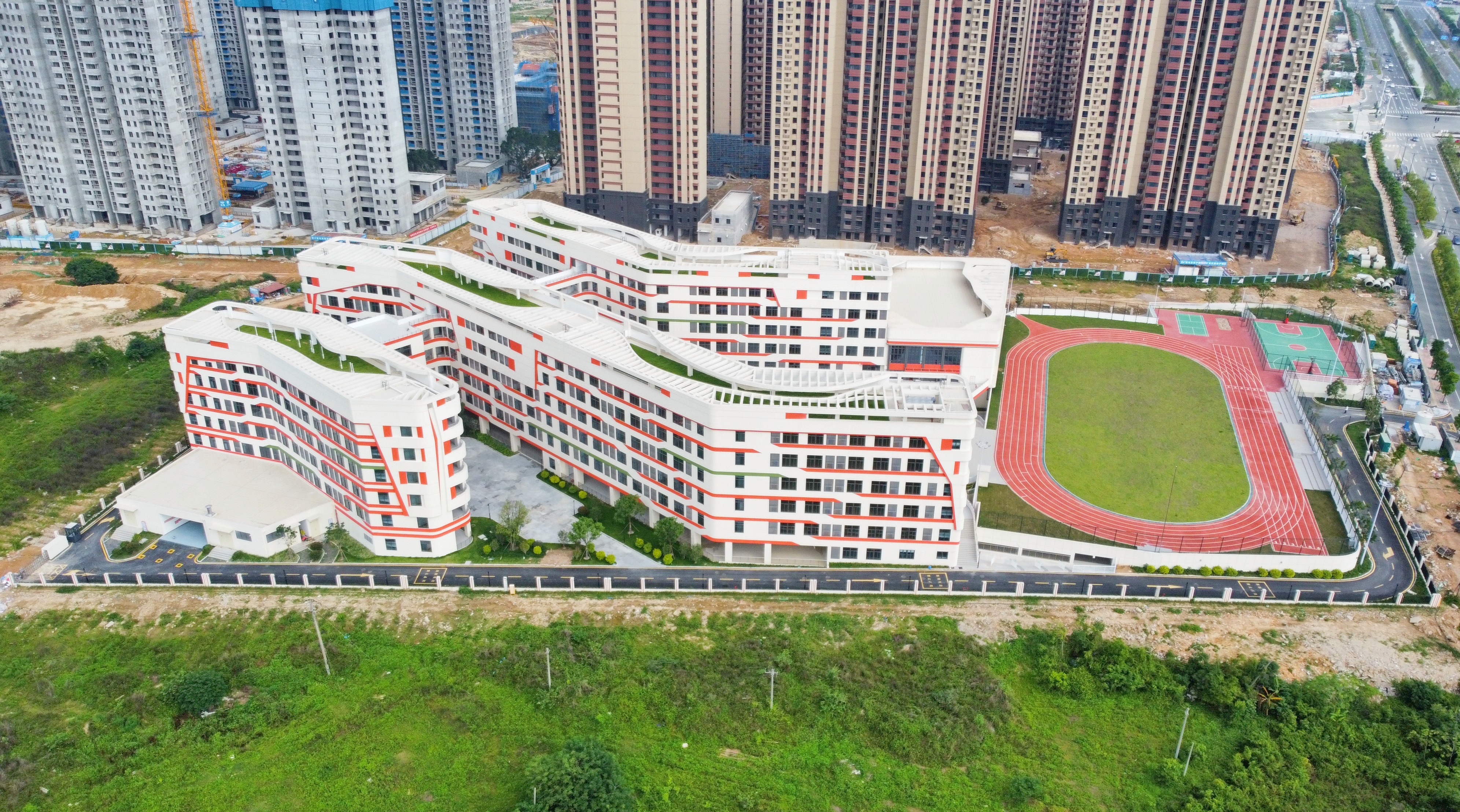 期局报投稿【工程动态】中建海峡厦门公司江南新区综合开发项目(一期)教育产业园项目四（泉州西隅中心小学坂头校区）通过竣工验收 (2).jpg