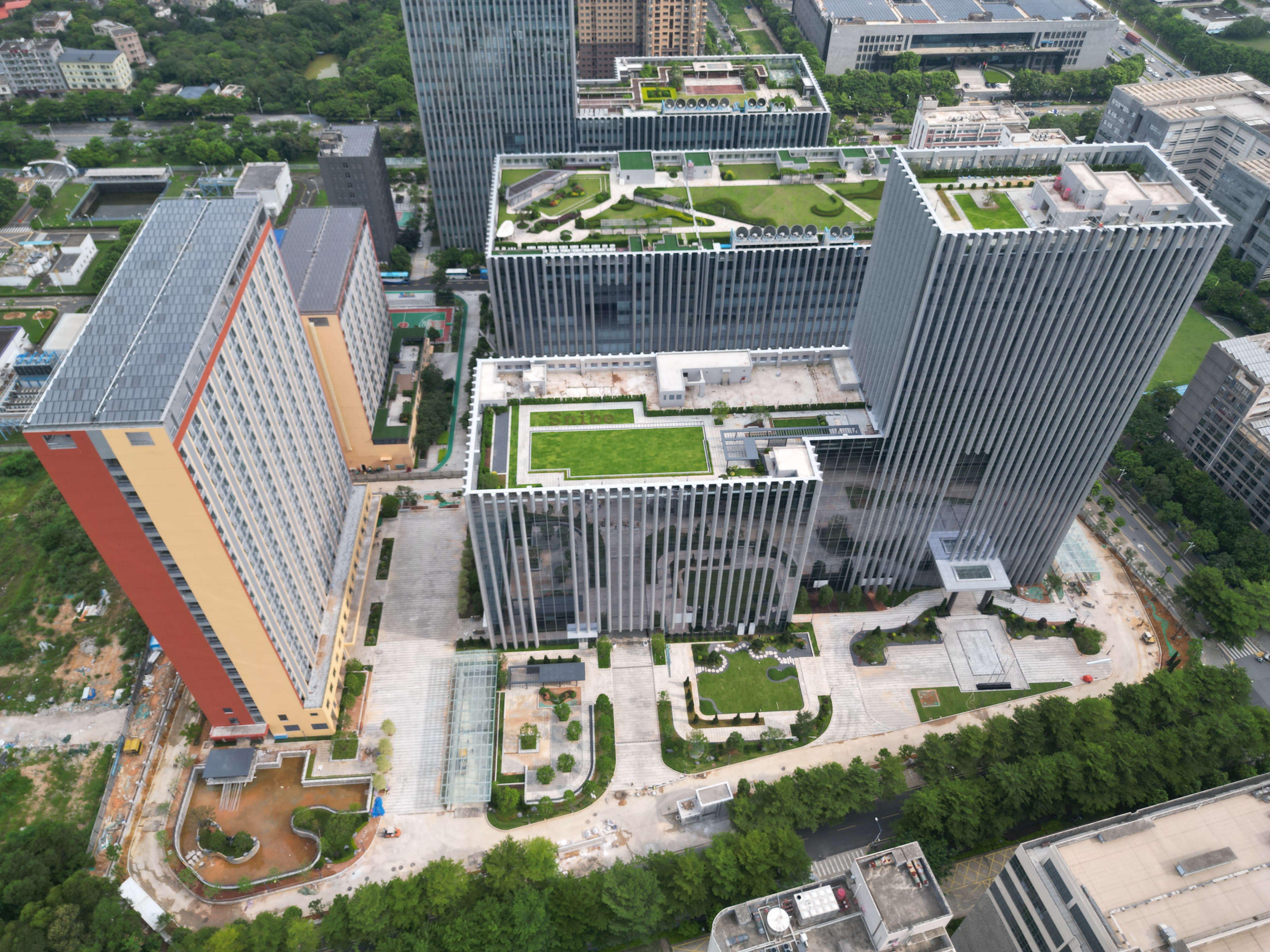 【集团网站投稿】中建三局承建的新产业生物运营大厦项目通过竣工验收.jpg