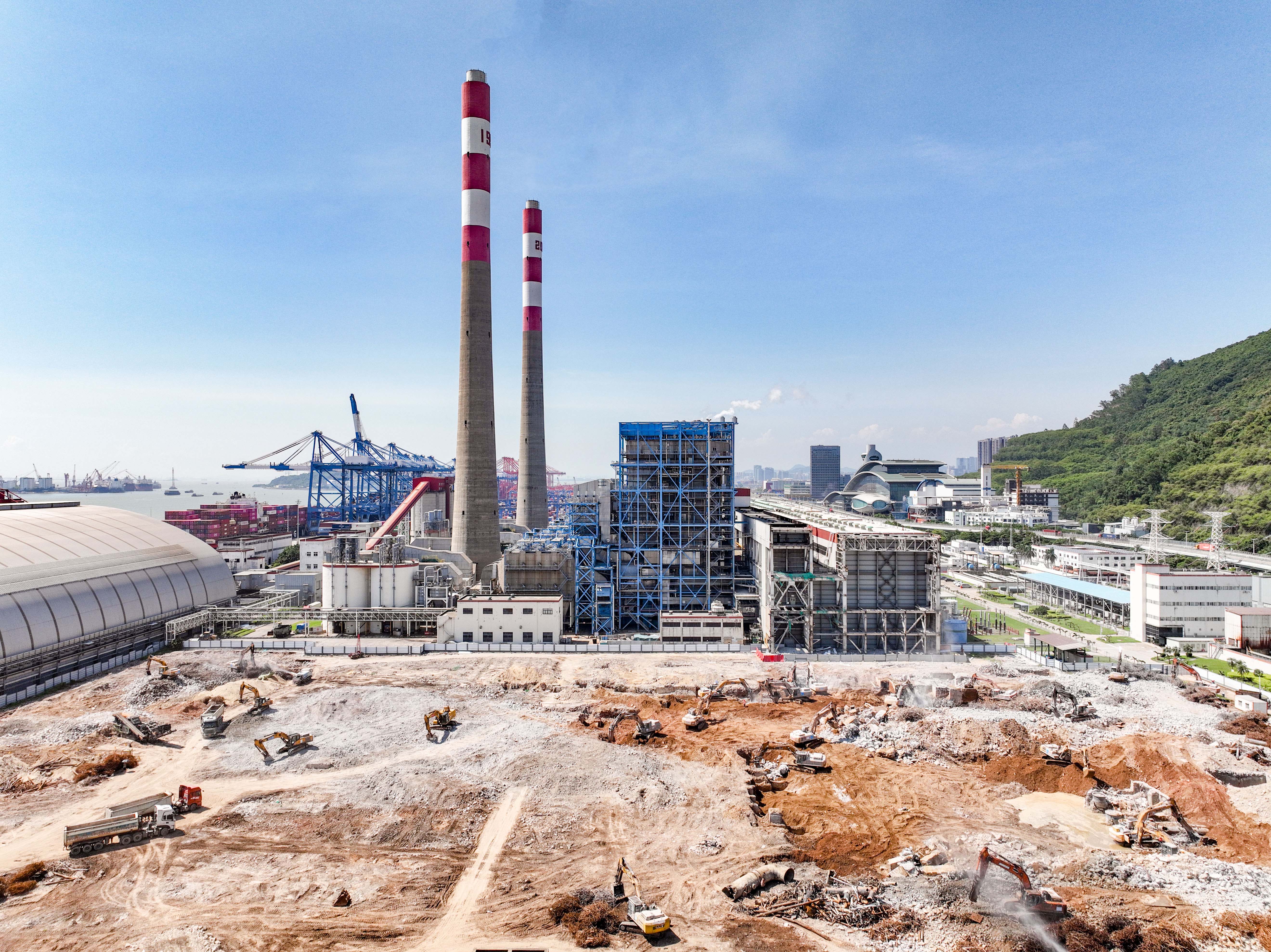 【集团网站投稿】中建三局承建的妈湾电厂升级改造煤电环保替代一期工程暨设备基础处理项目开工.jpg