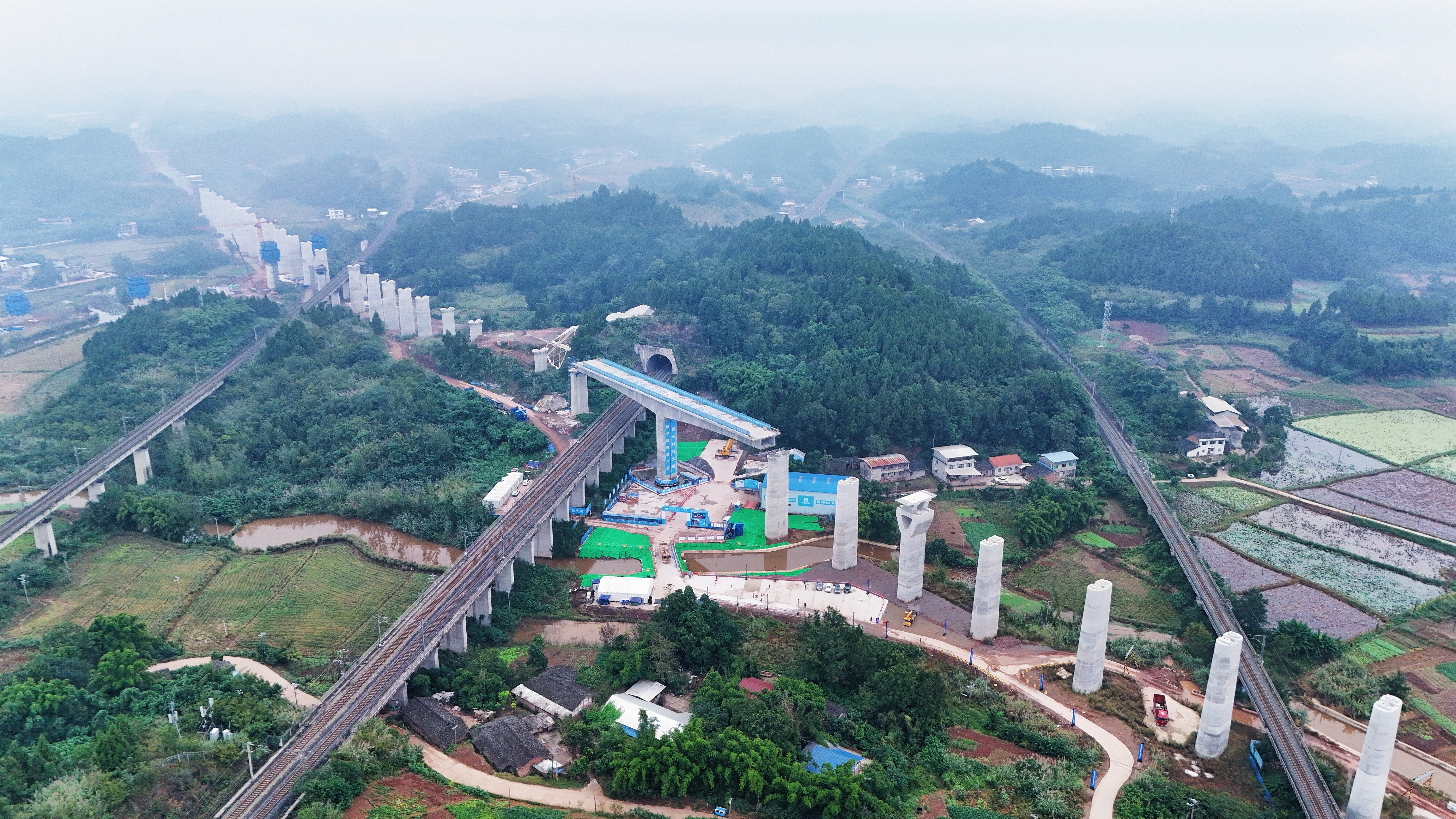 德公村特大桥转体完成.jpg