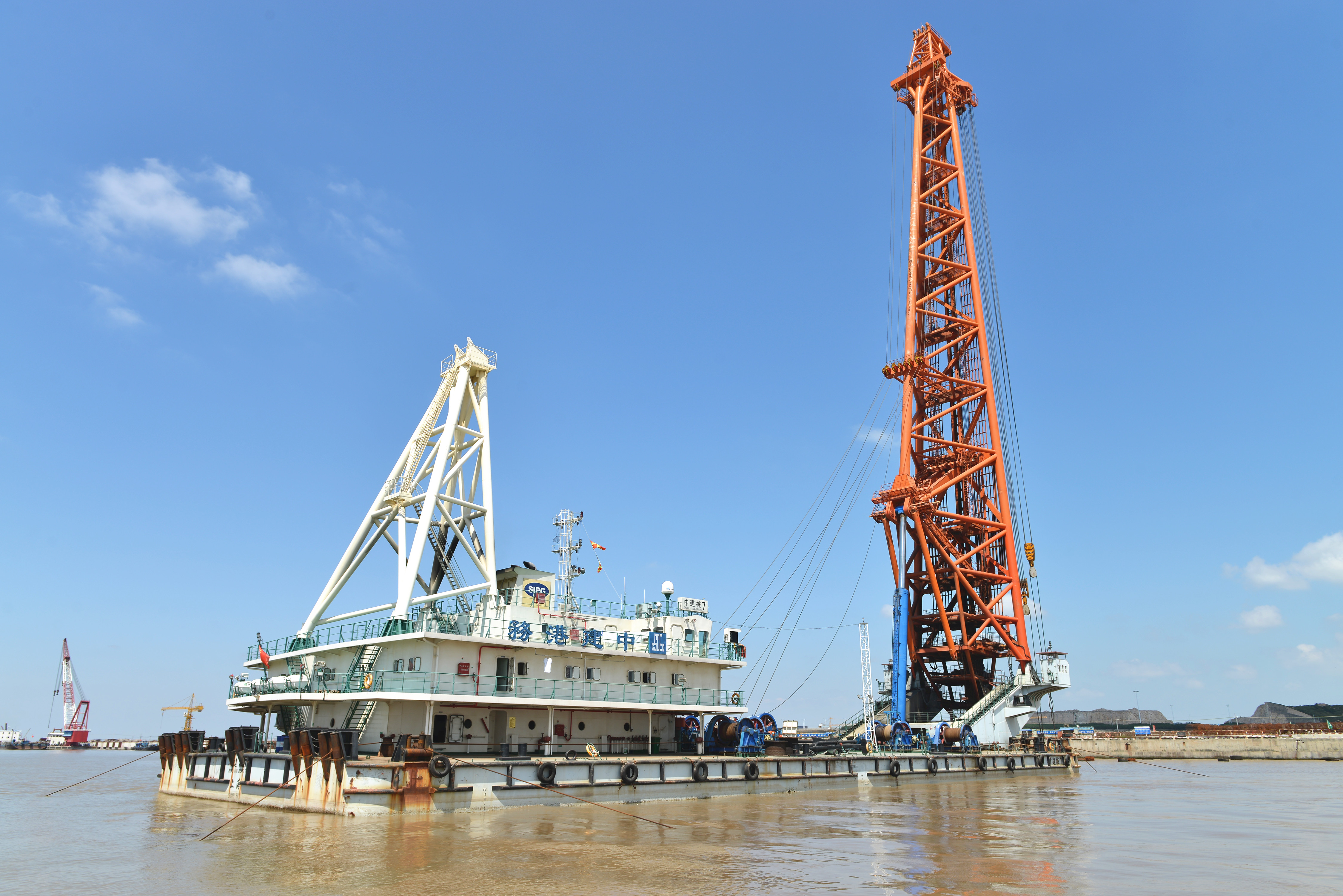 “中建桩7”打桩船.jpg