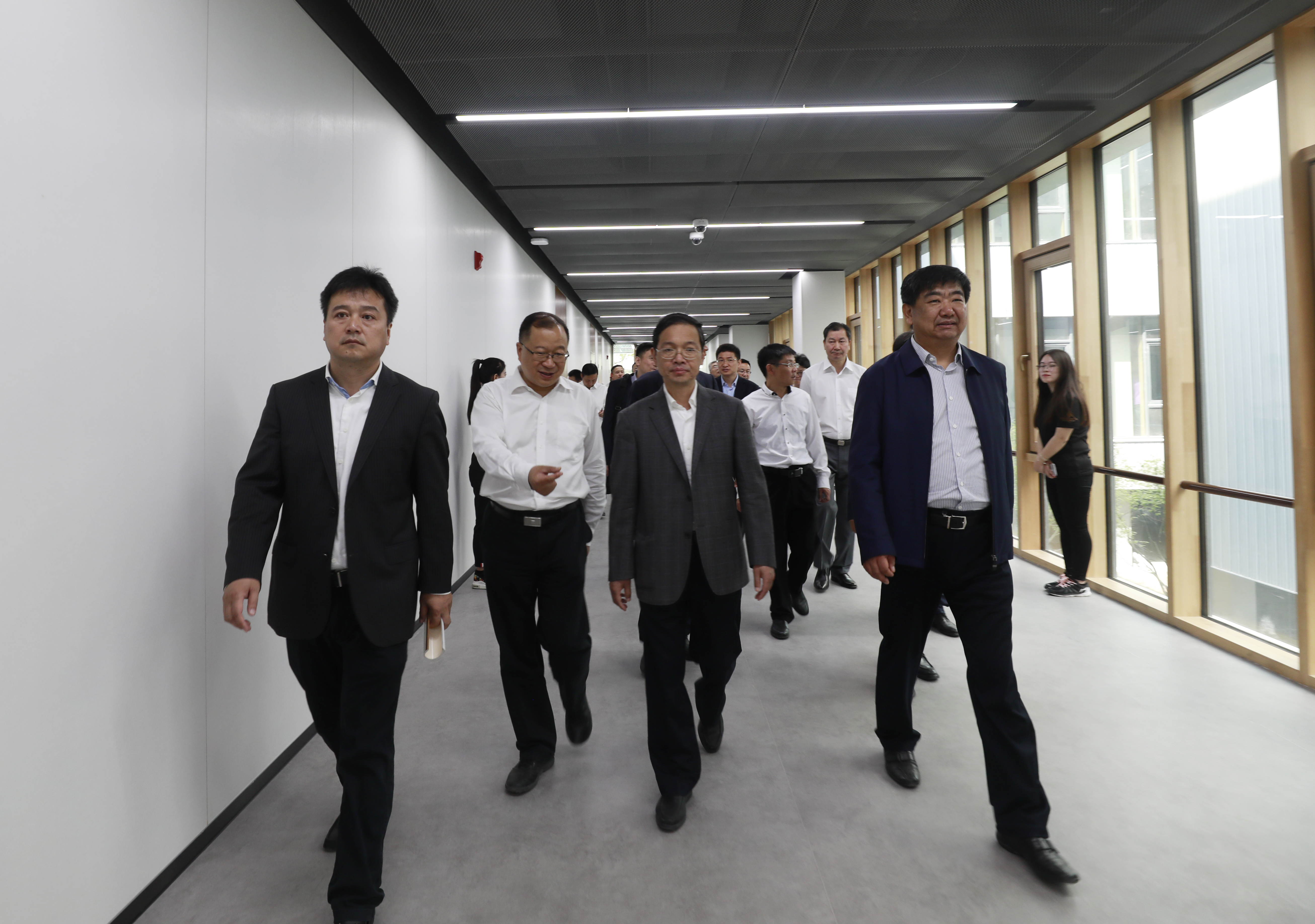 官庆慰问雄安市民服务中心项目建设者