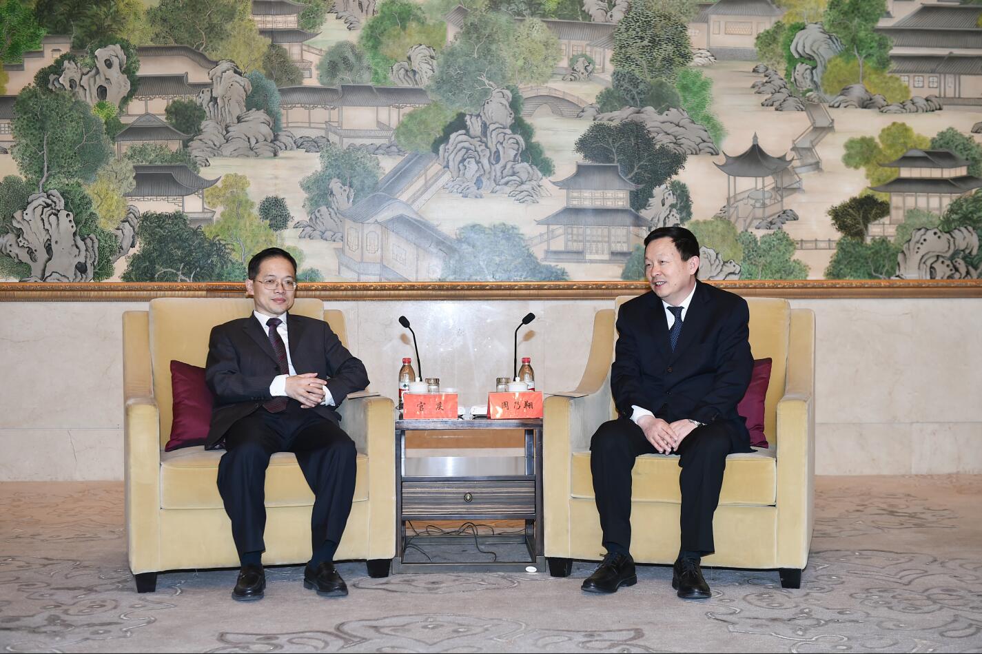 会见.jpg