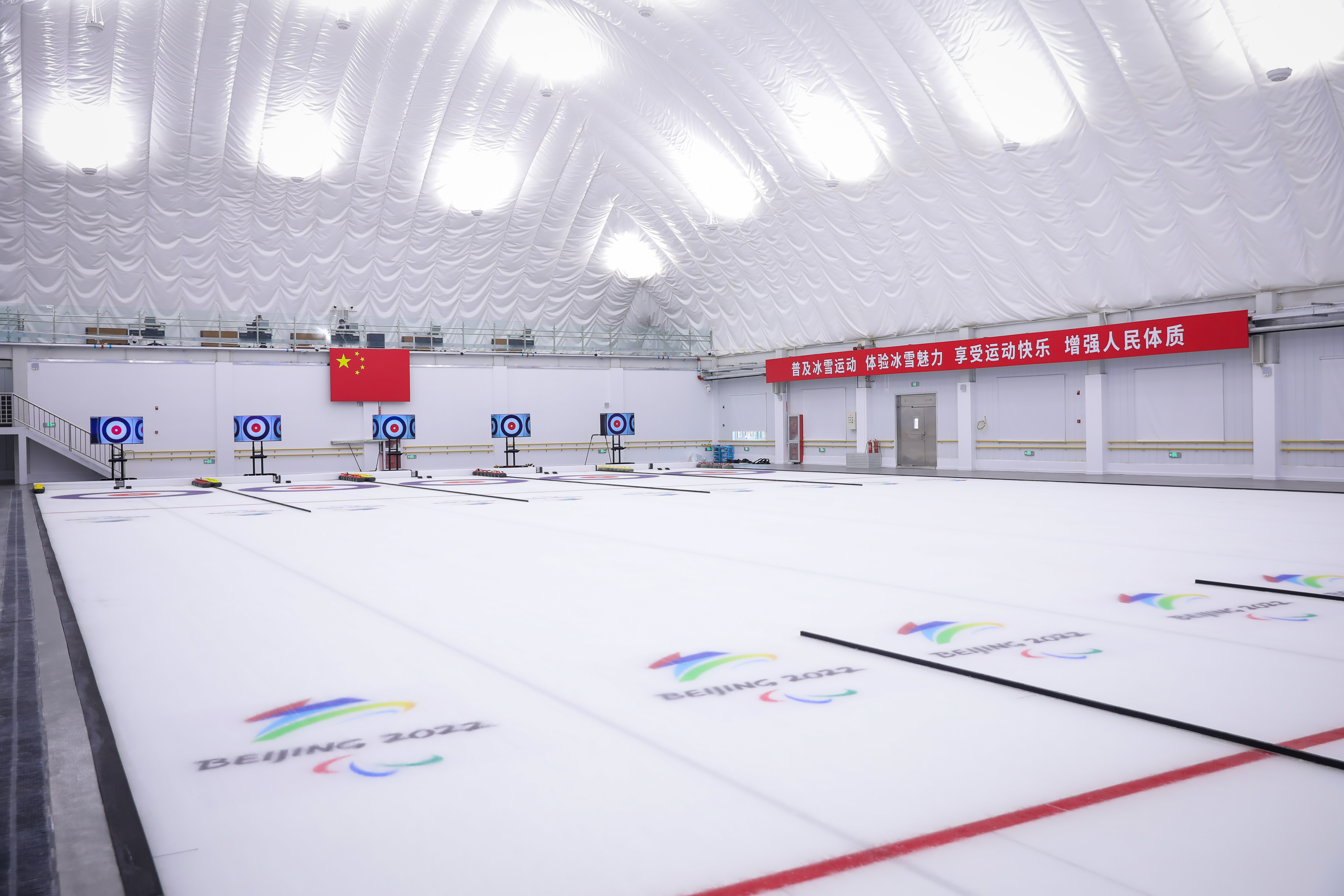 中建安装全国首个气膜式无障碍冰壶冰球运动馆正式投入使用