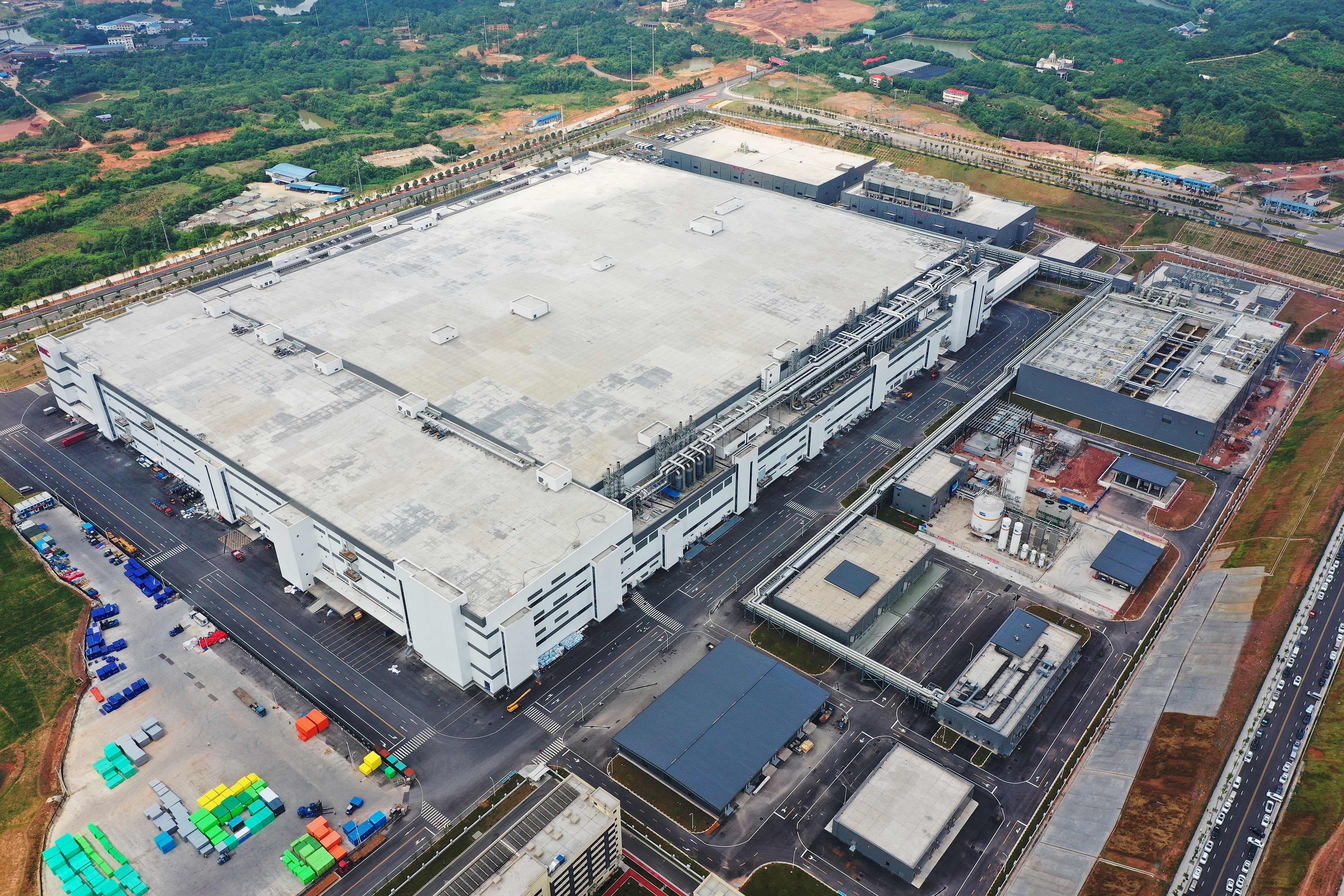 国内单体最大的面板类洁净厂房长沙惠科第86代超高清新型显示器件生产