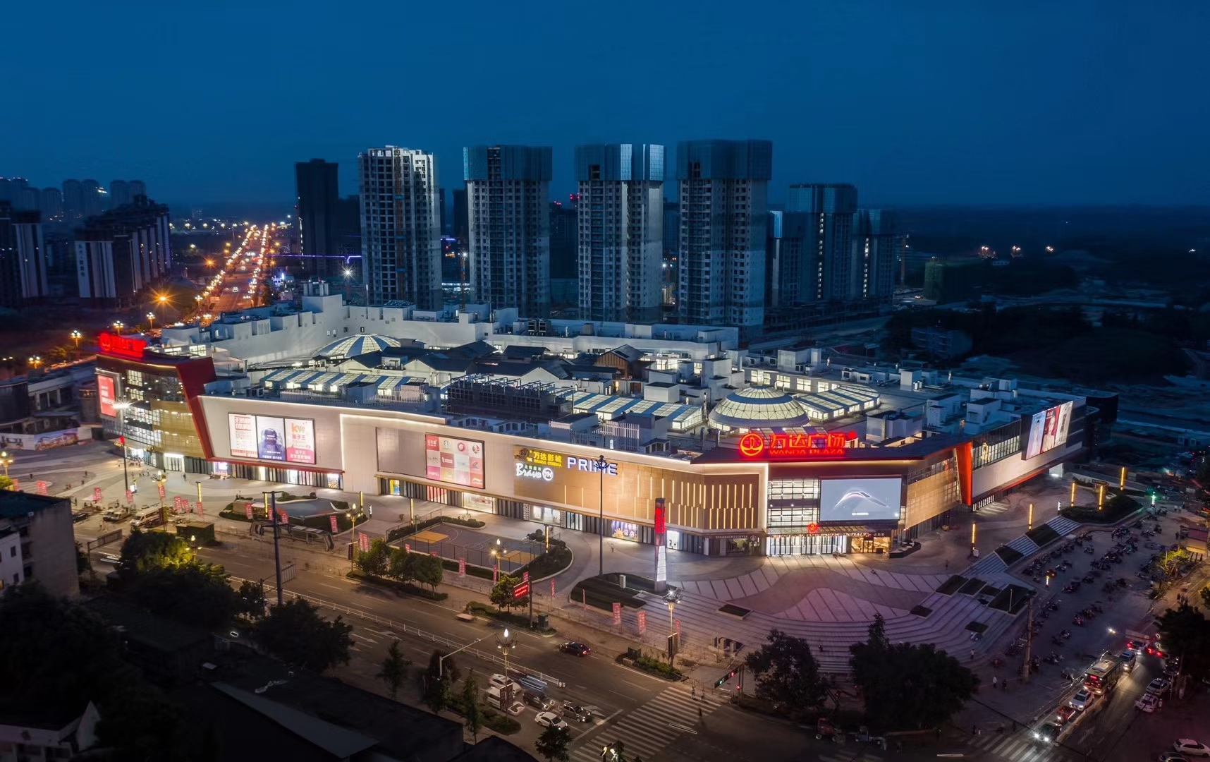 中建二局承建四川仁寿万达广场开业