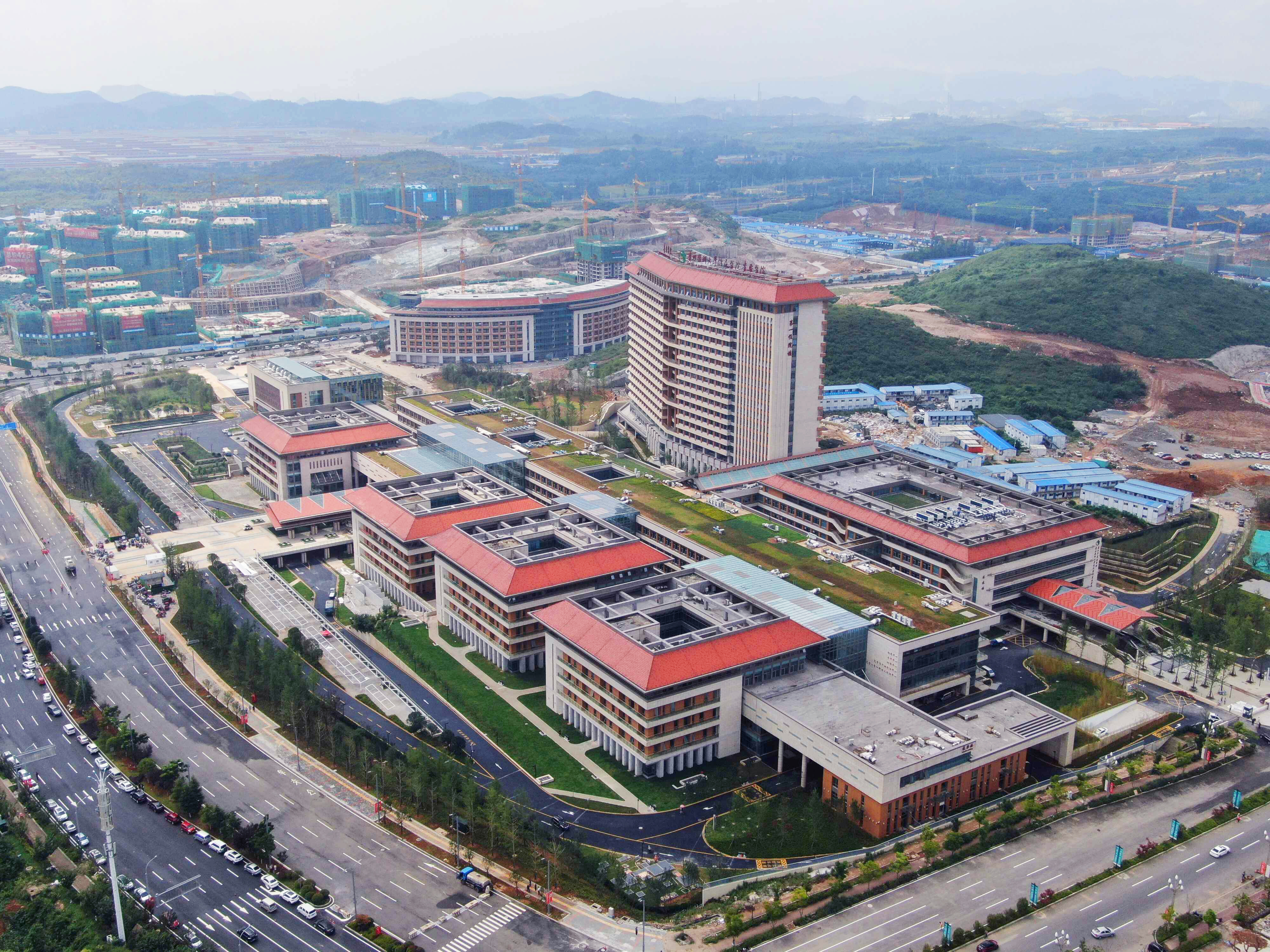 中建三局承建的贵安医院一期工程投入使用