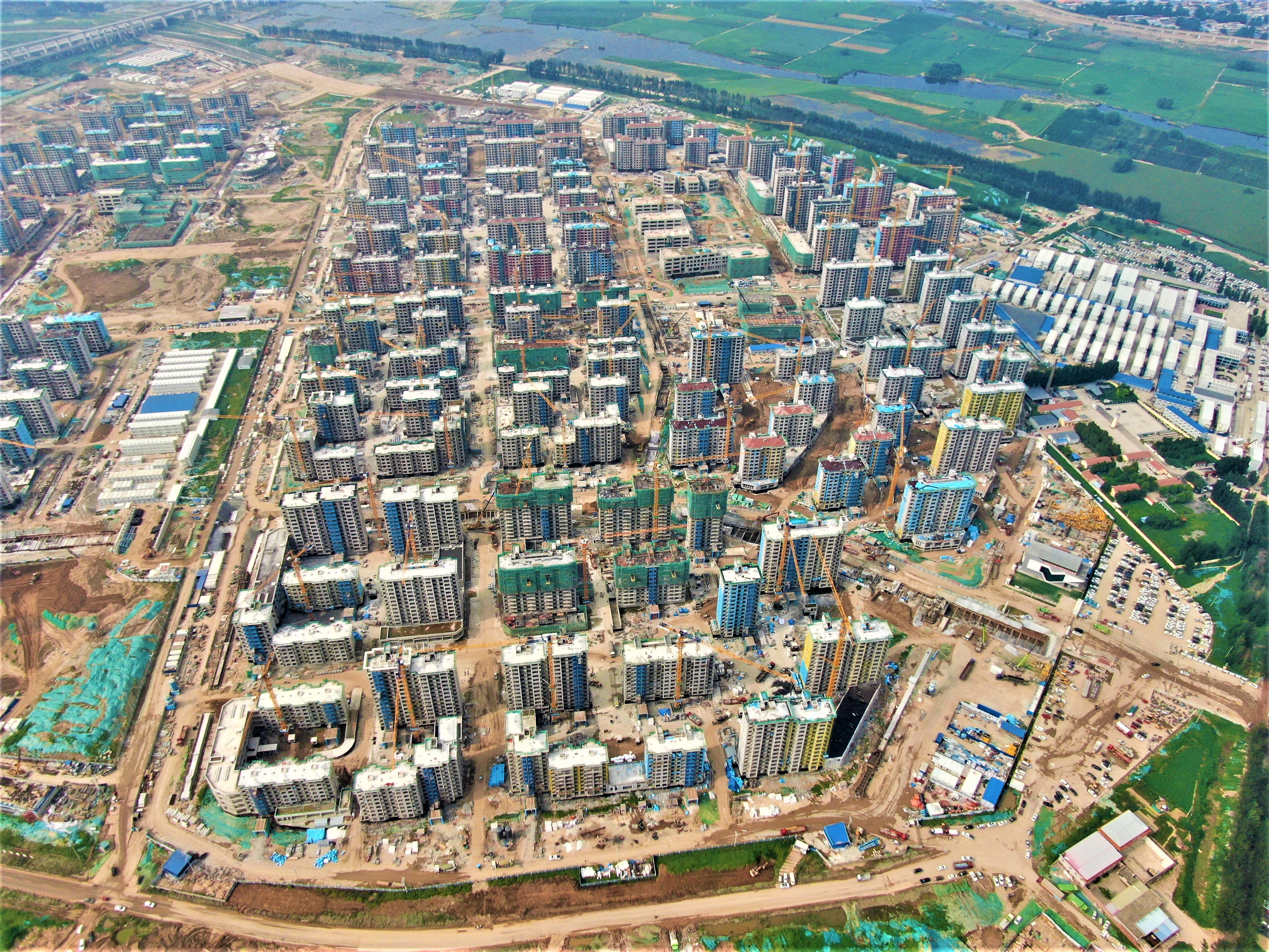 中建二局雄东片区a单元安置房项目二标段主体结构全部封顶