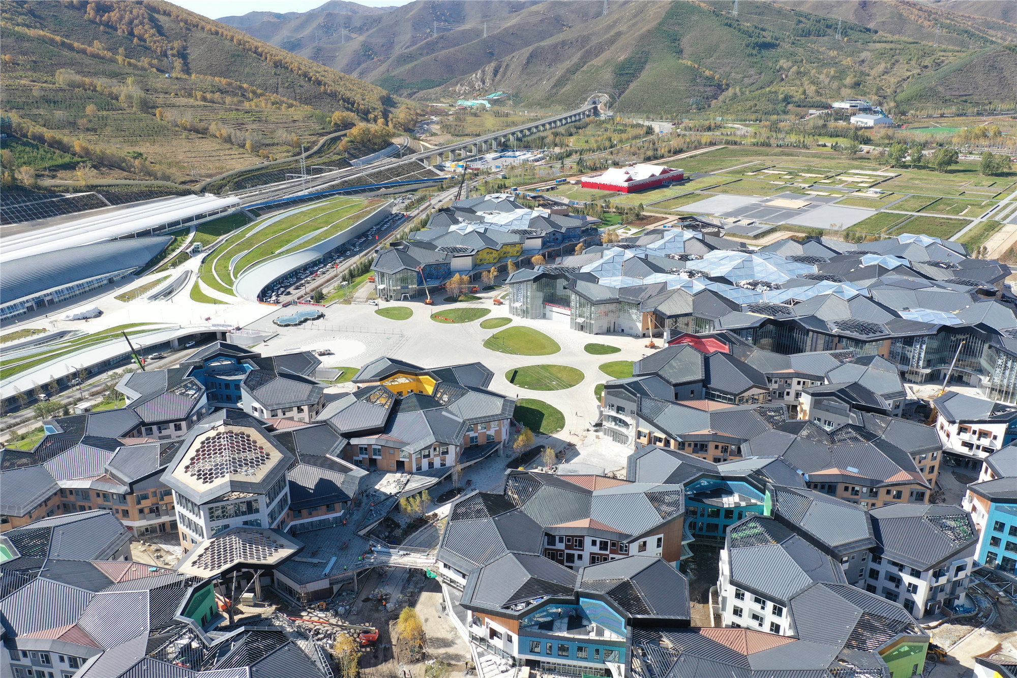 中建二局崇礼太子城冰雪小镇暖通弱电工程完工