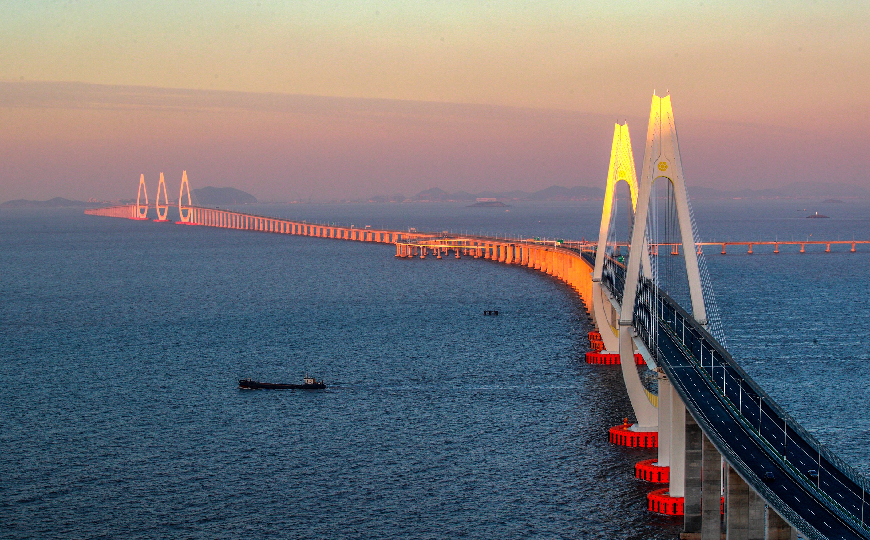 中国最长的连岛高速公路浙江舟岱大桥全线通车