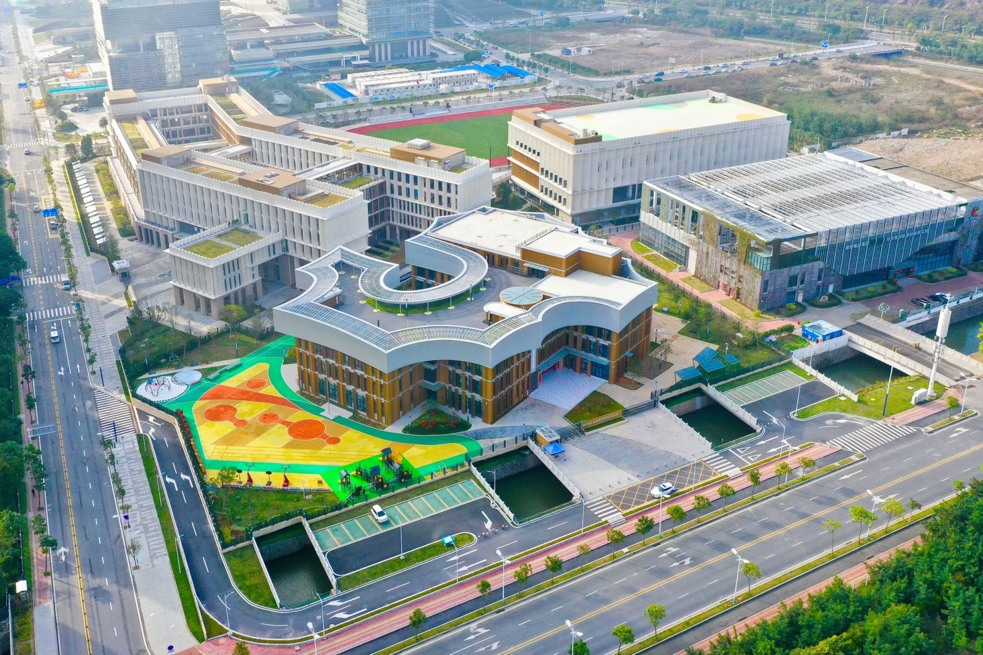 中建二局承建的珠海市首都师范大学横琴子期实验学校项目通过竣工验收