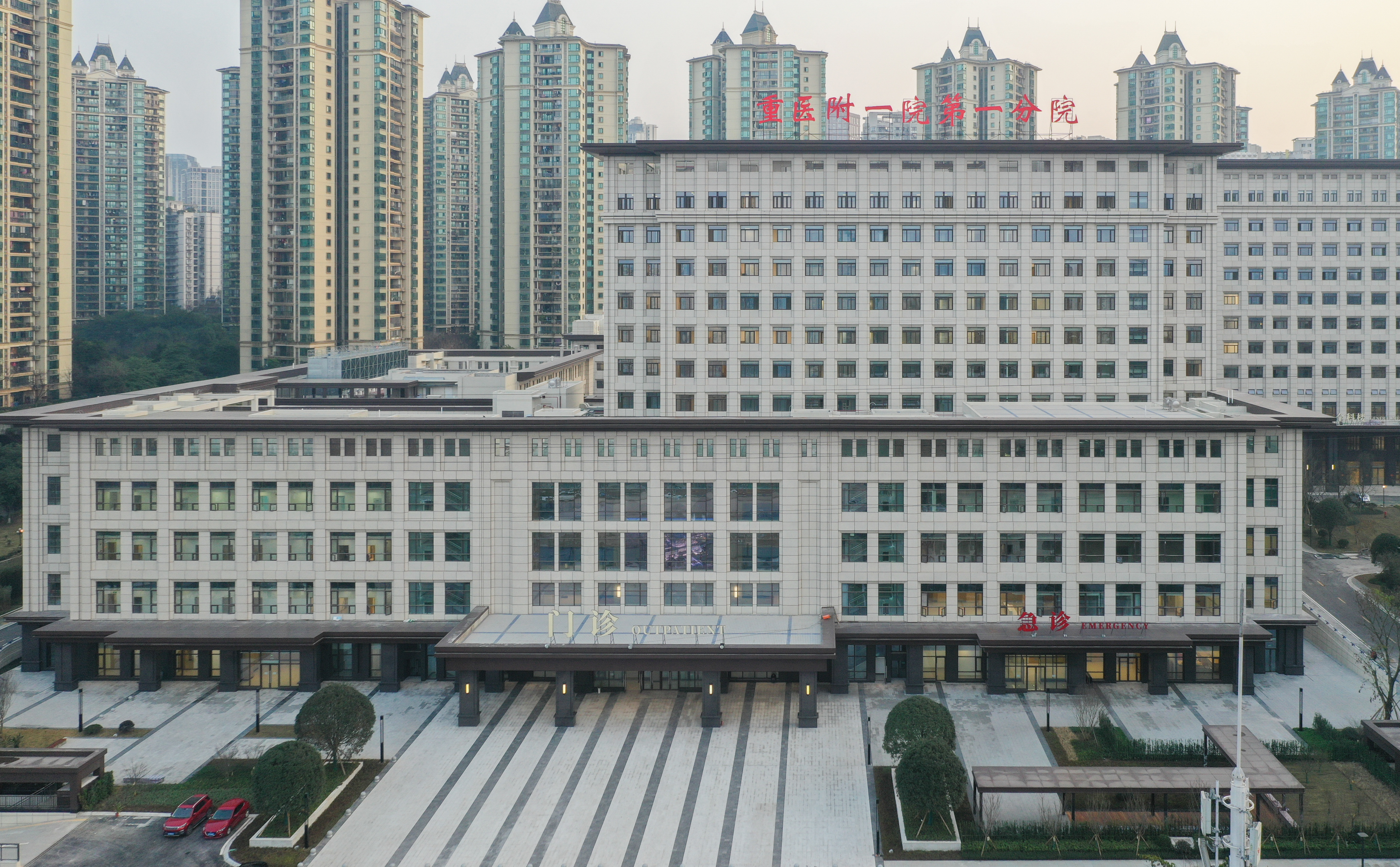 中建八局承建的重医附一院第一分院正式投入运营