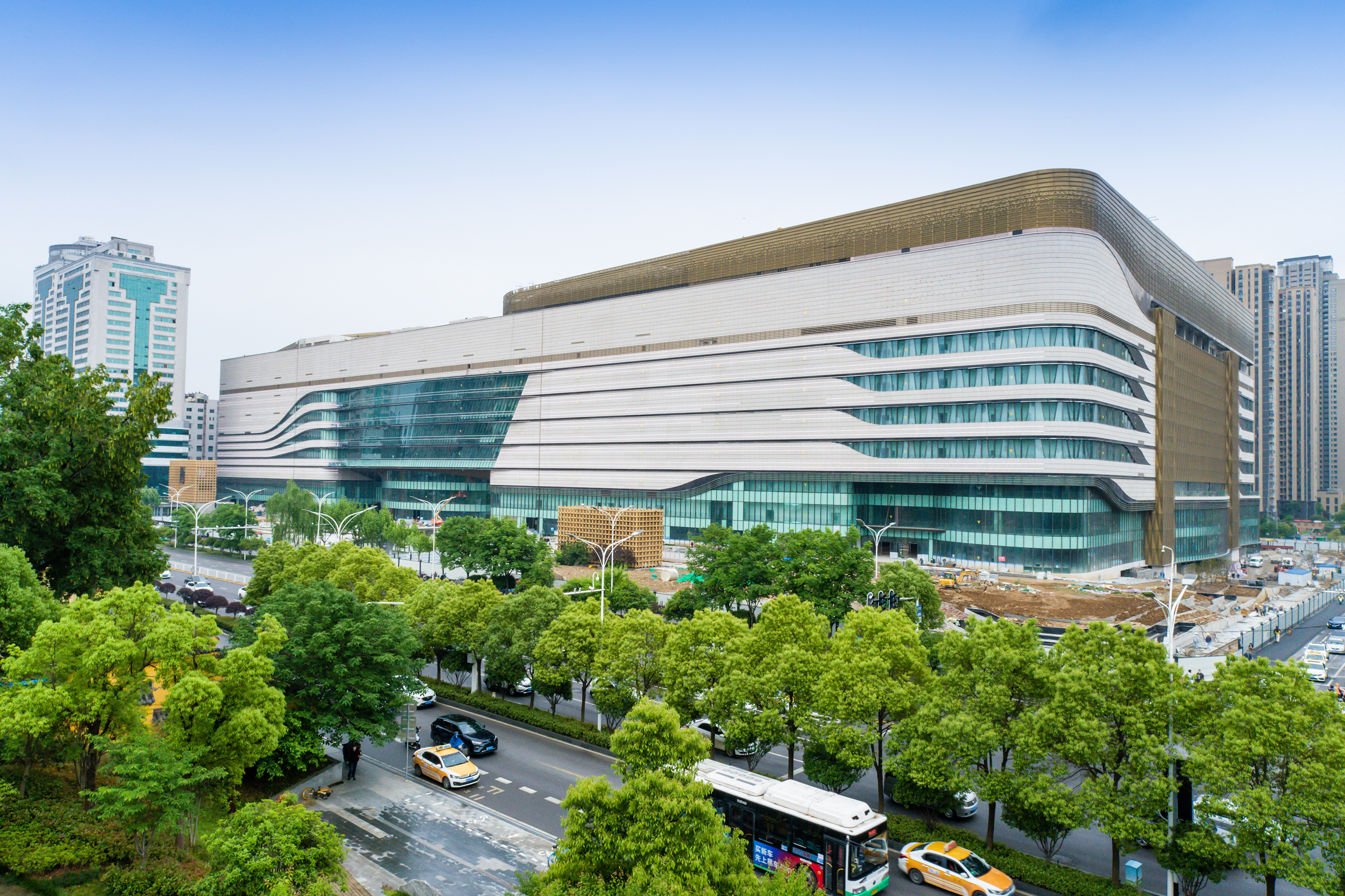 中建三局承建的武汉梦时代广场项目通过竣工验收