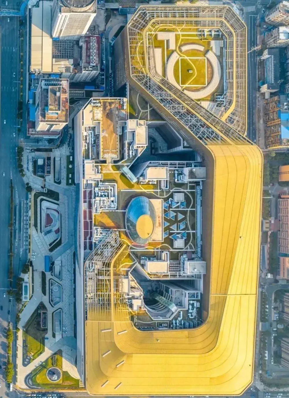 中建三局承建的武汉梦时代广场项目正式开业