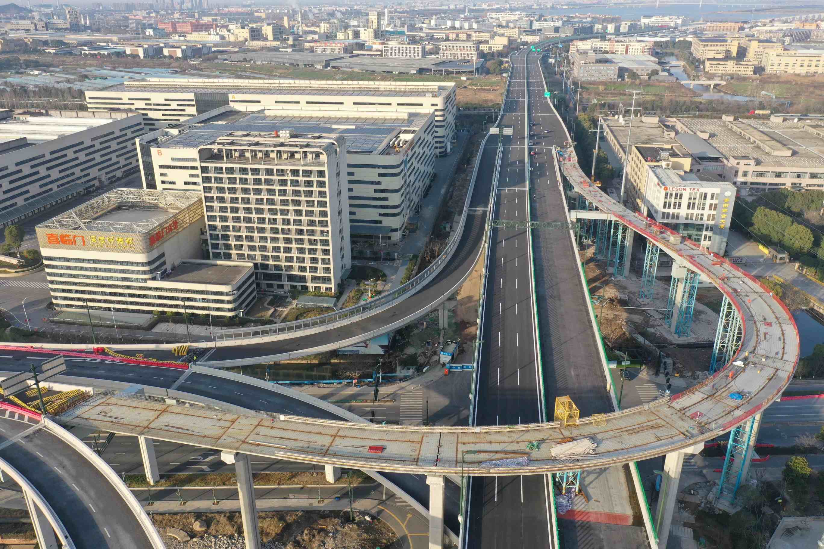 中建八局承建的浙江绍兴越东路北延智慧快速路主体工程全线贯通