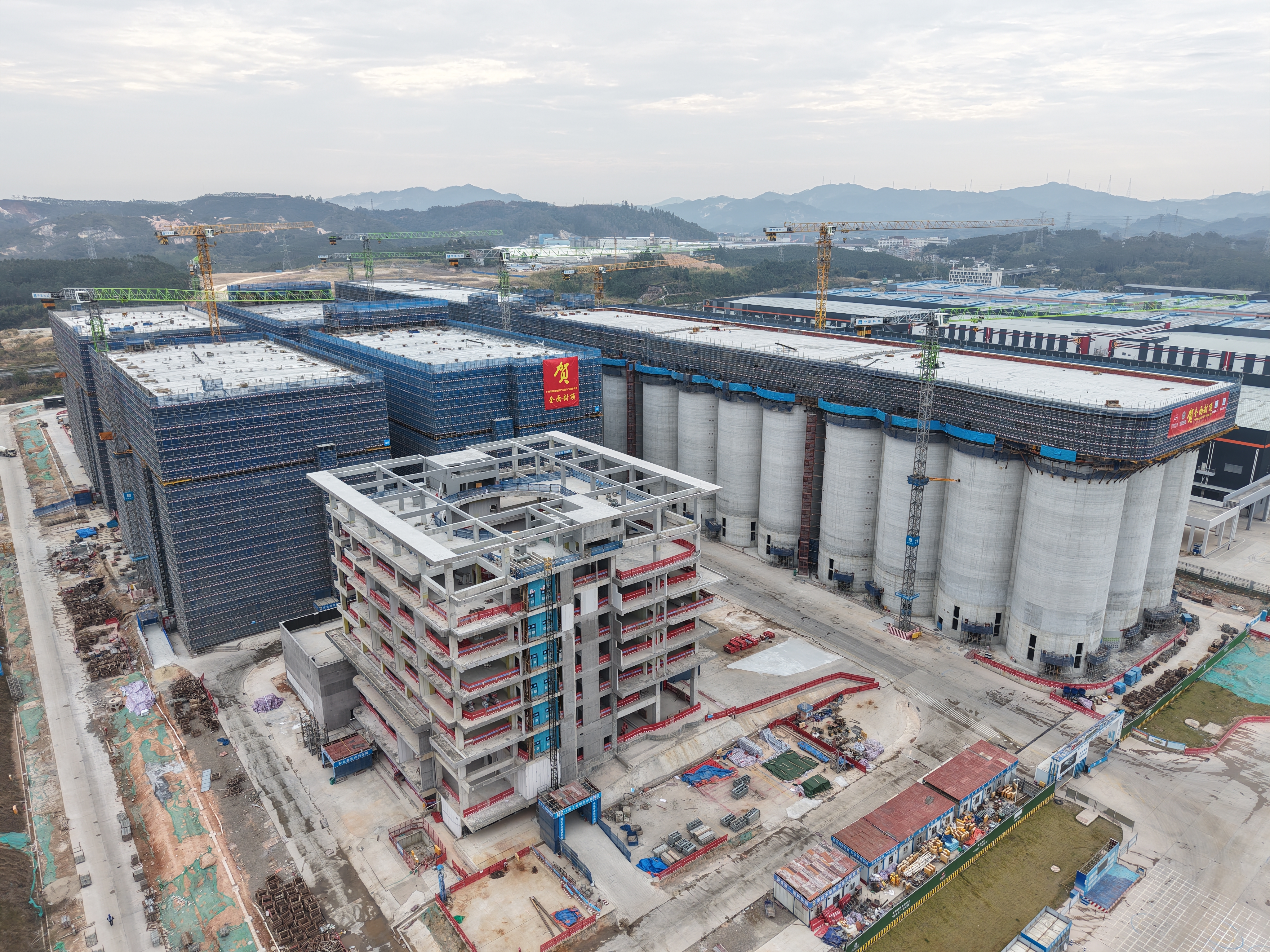广州市粮油食品产业园 （广清园）项目全面封顶.jpg