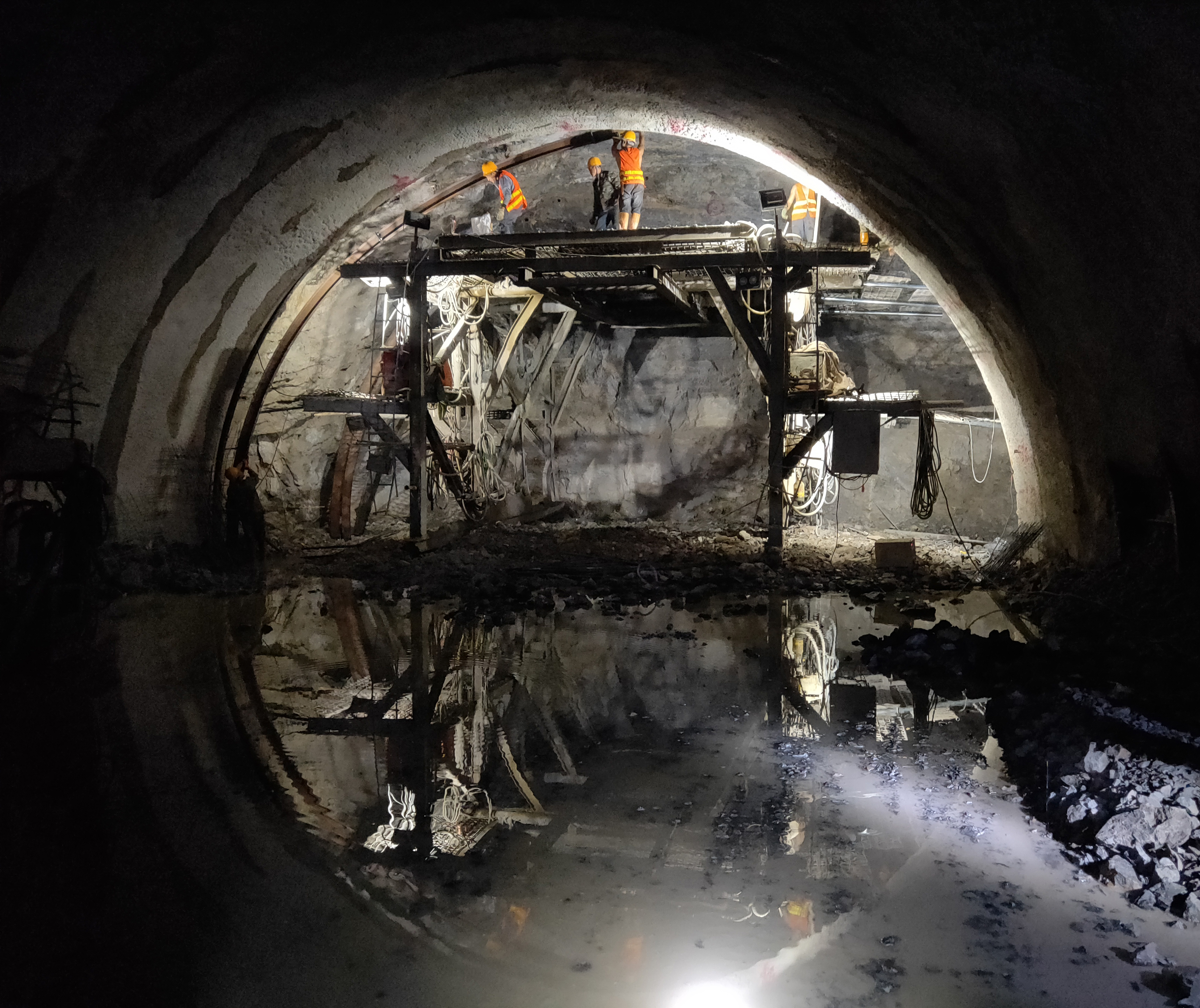 《隧道之掌子面施工》 中建七局 朱创业