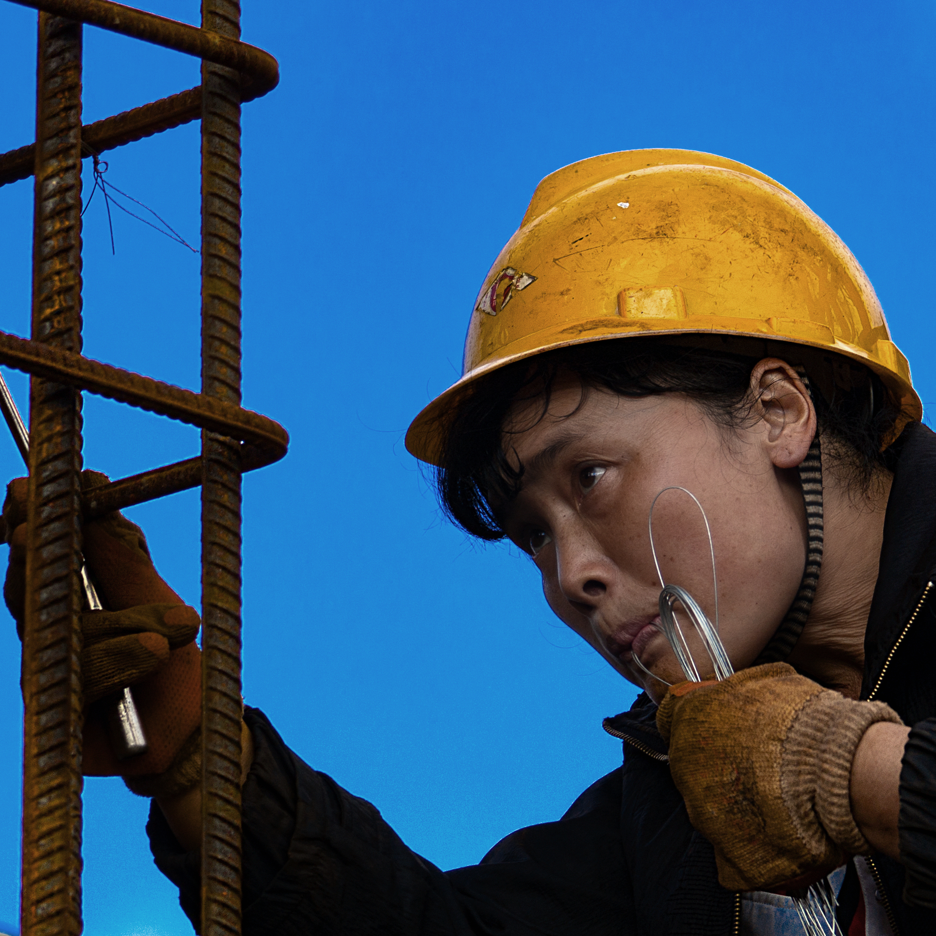 2014.09.30.昆明万达双塔.一丝不苟。精益求精的钢筋工.jpg 2014.09.30.昆明万达双塔.一丝不苟。精益求精的钢筋工.jpg