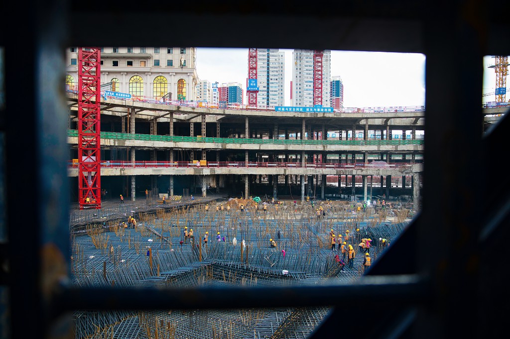 格式工厂201901.03.昆明春之眼项目施工现场,塔吊楼梯口外的世界。.jpg 格式工厂201901.03.昆明春之眼项目施工现场,塔吊楼梯口外的世界。.jpg