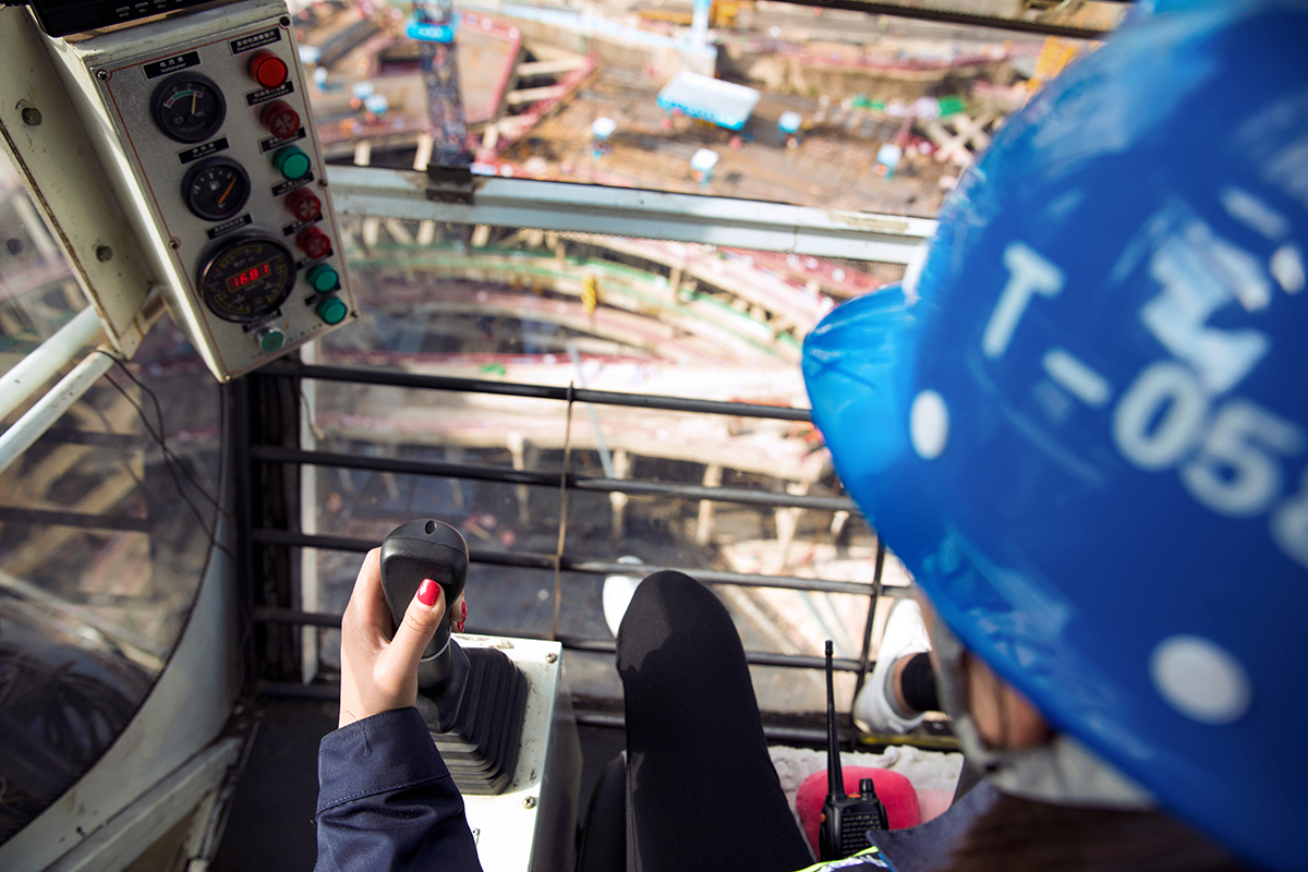 《90后塔吊女司机》11