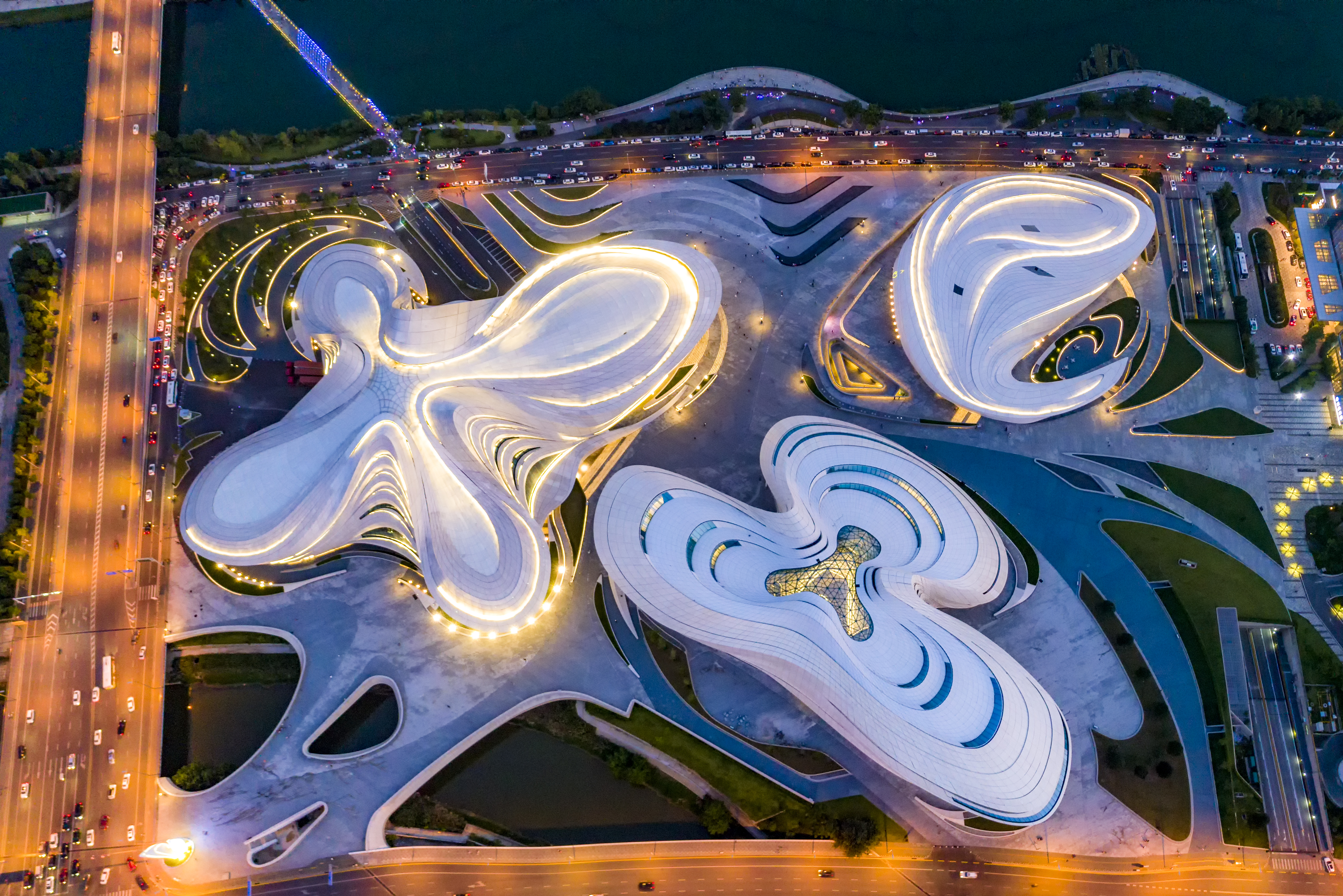 航拍梅溪湖大剧院（五局三公司中南分公司 摄影：刘强）.jpg